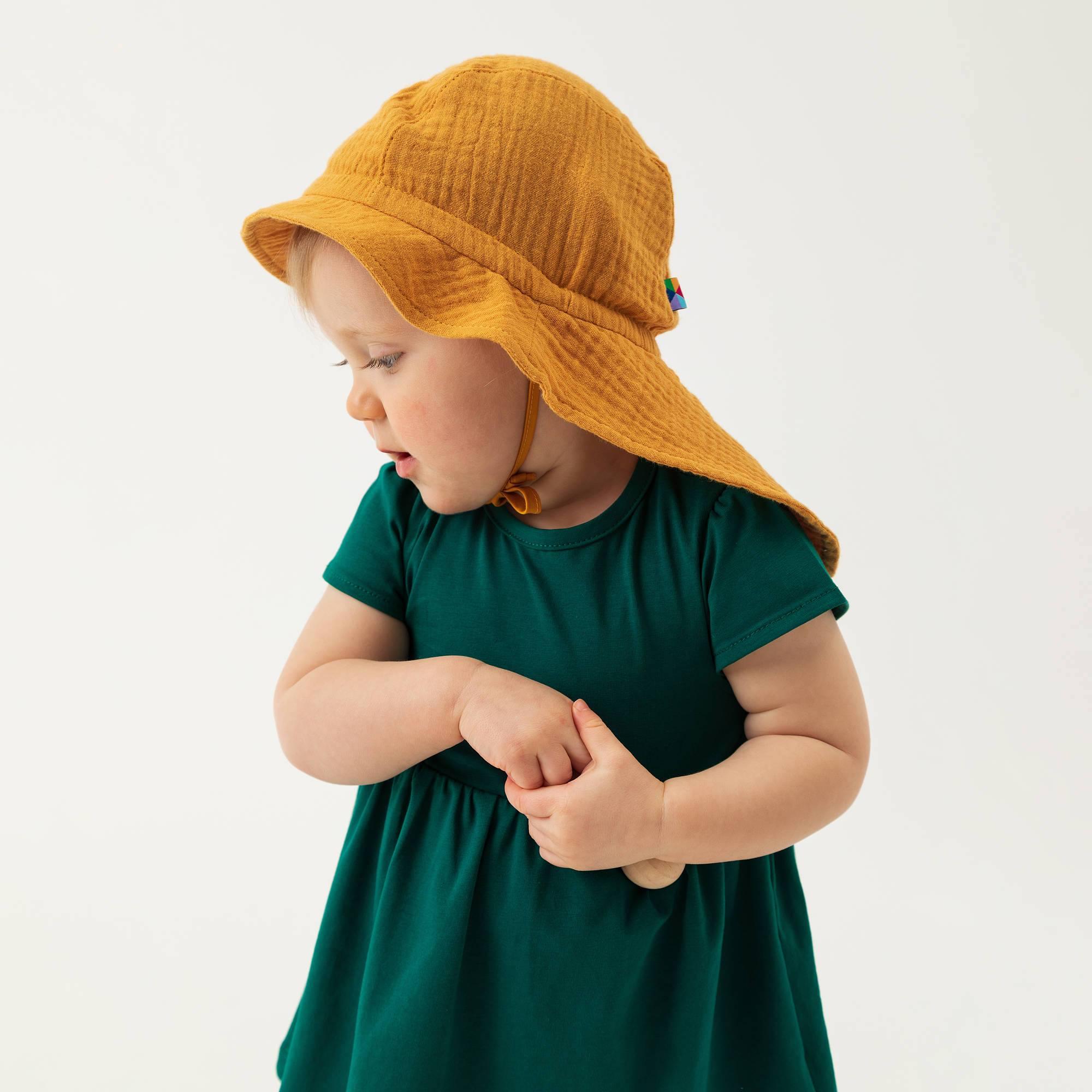 Musztardowy kapelusz z troczkami muślinowy niemowlęcy