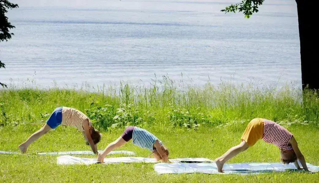 Czy joga jest dla dzieci? Wyjaśnia joginka i psycholog