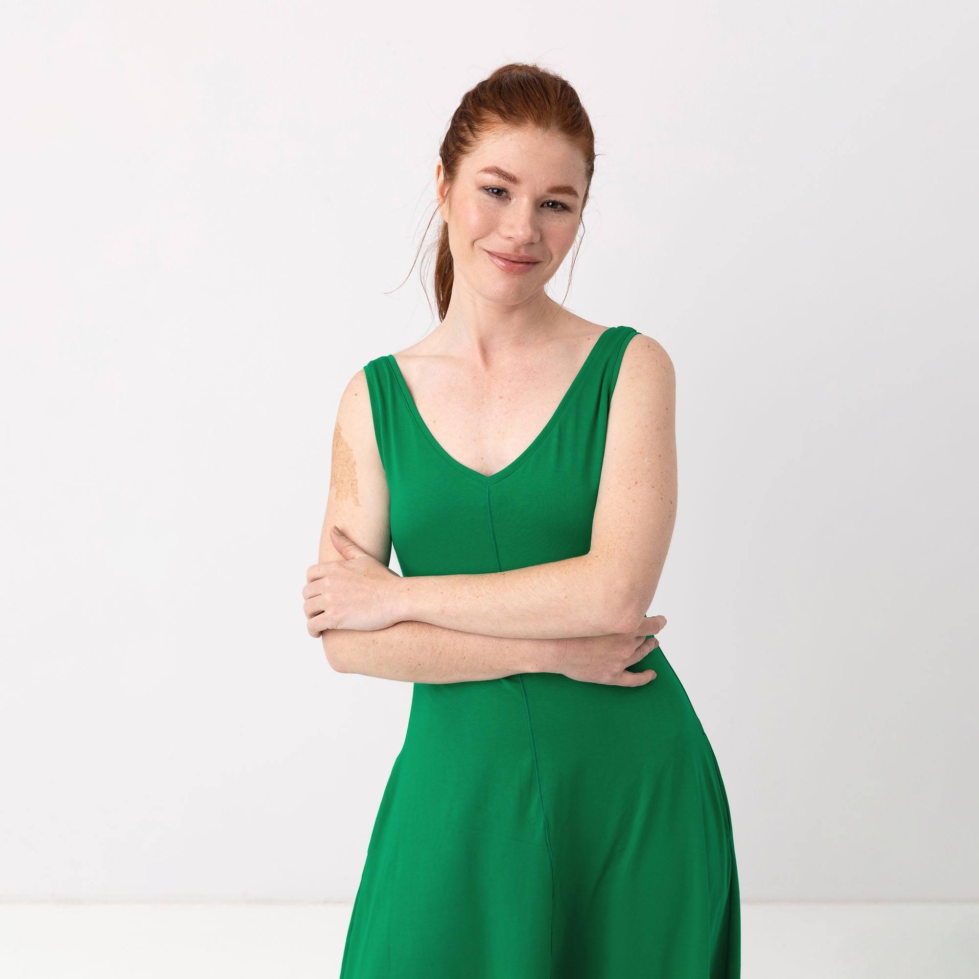 Zielona sukienka midi bez rękawów