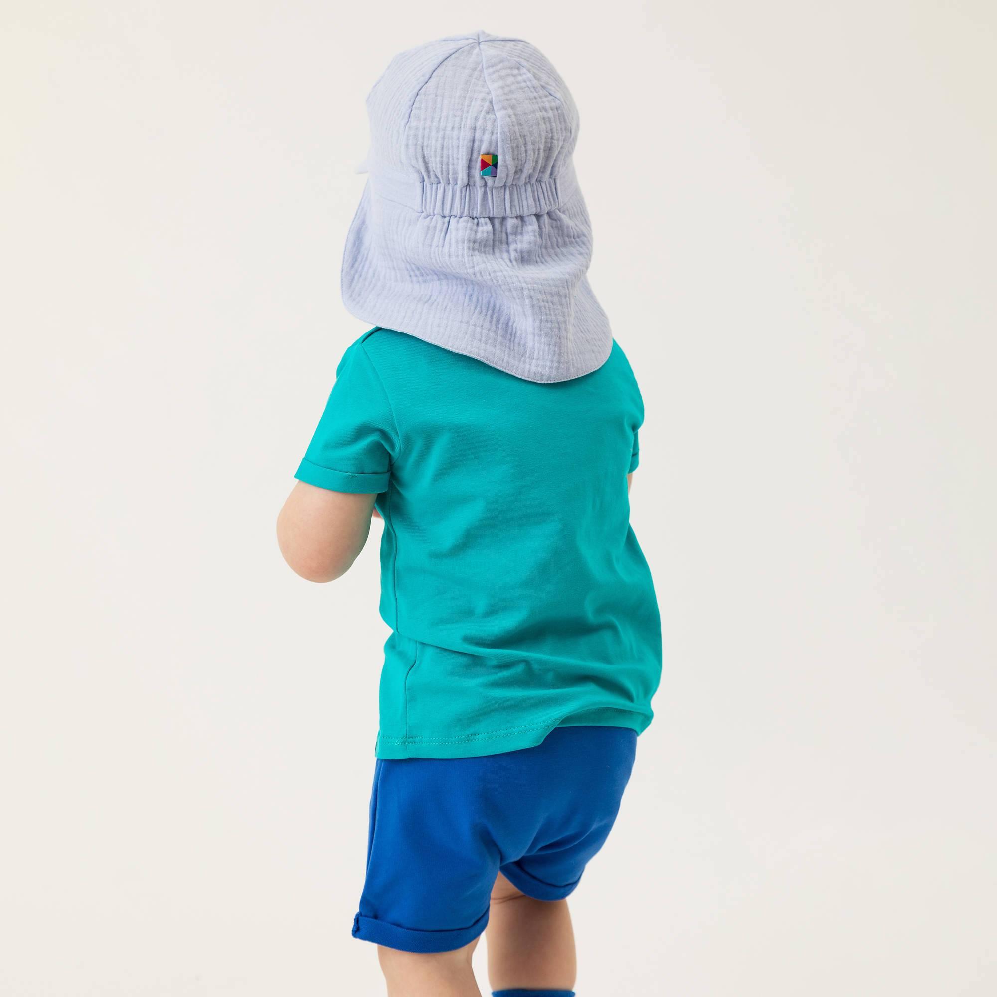 Jasnoniebieska czapka z okapem muślinowa niemowlęca