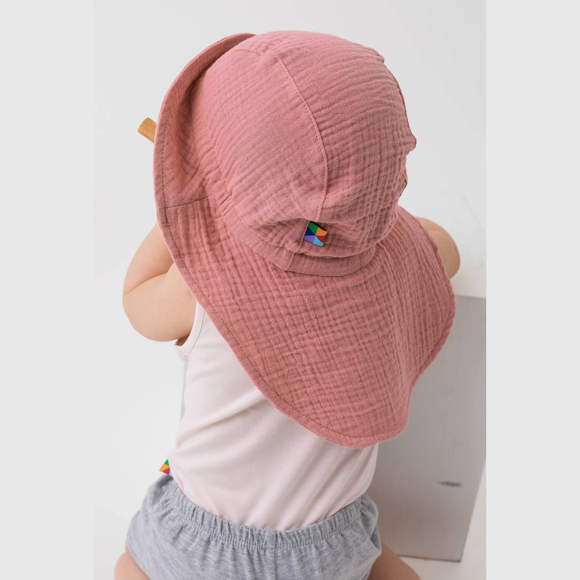 Różowy kapelusz z troczkami muślinowy niemowlęcy