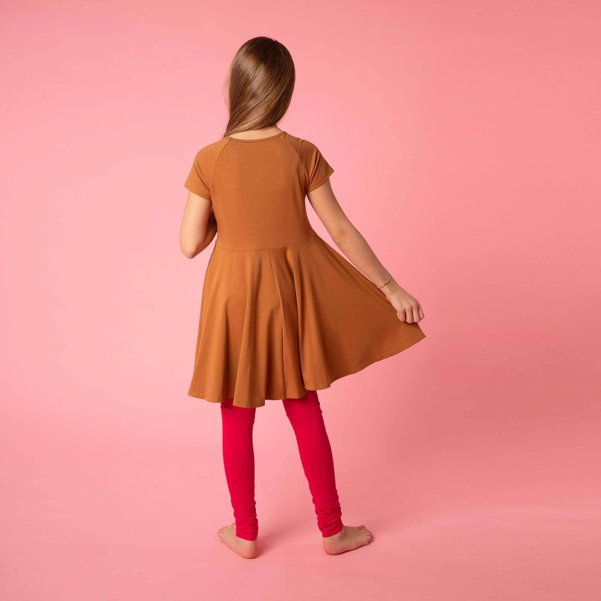 Karmelowa sukienka z krótkim rękawem Junior