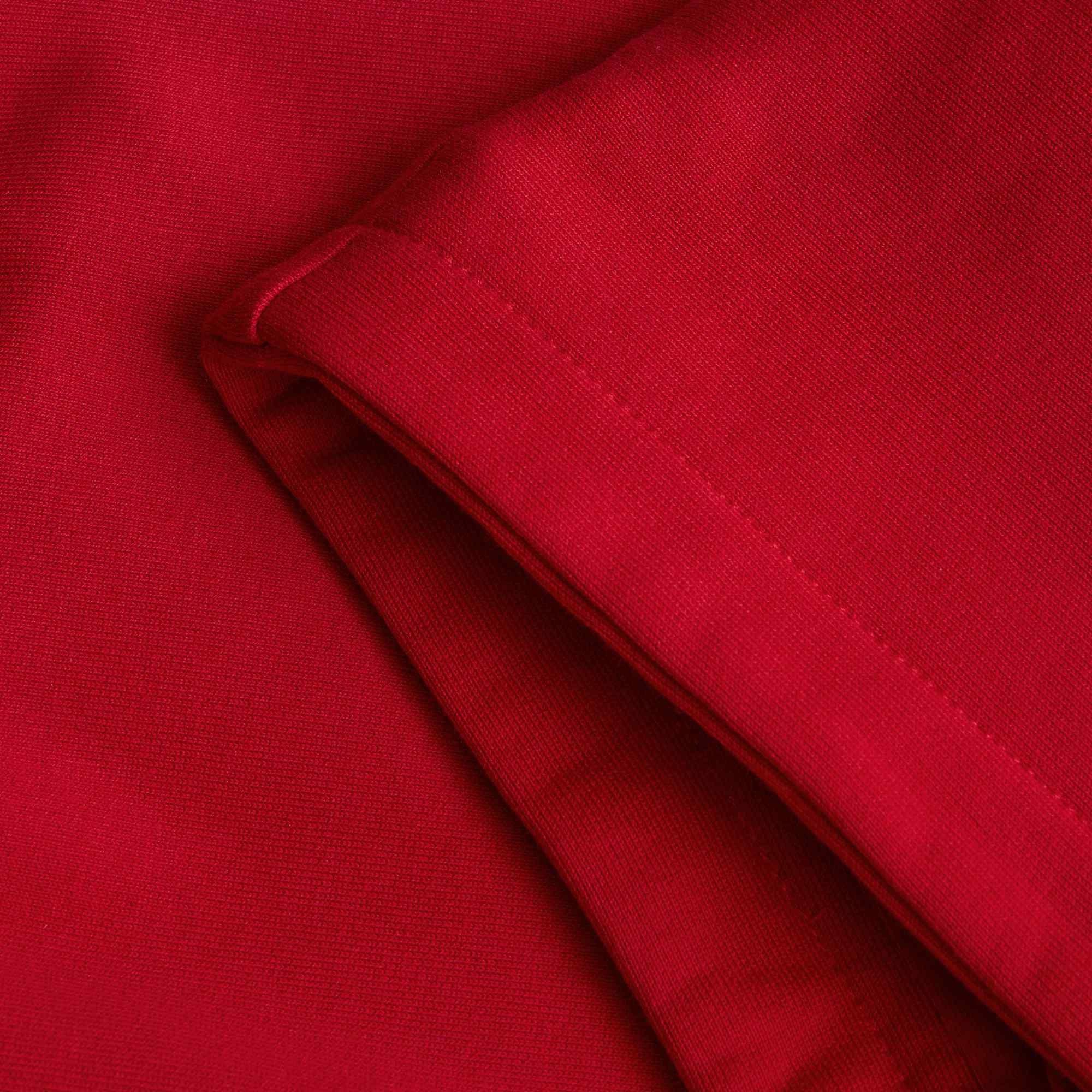 Czerwona bluza z kapturem z meszkiem