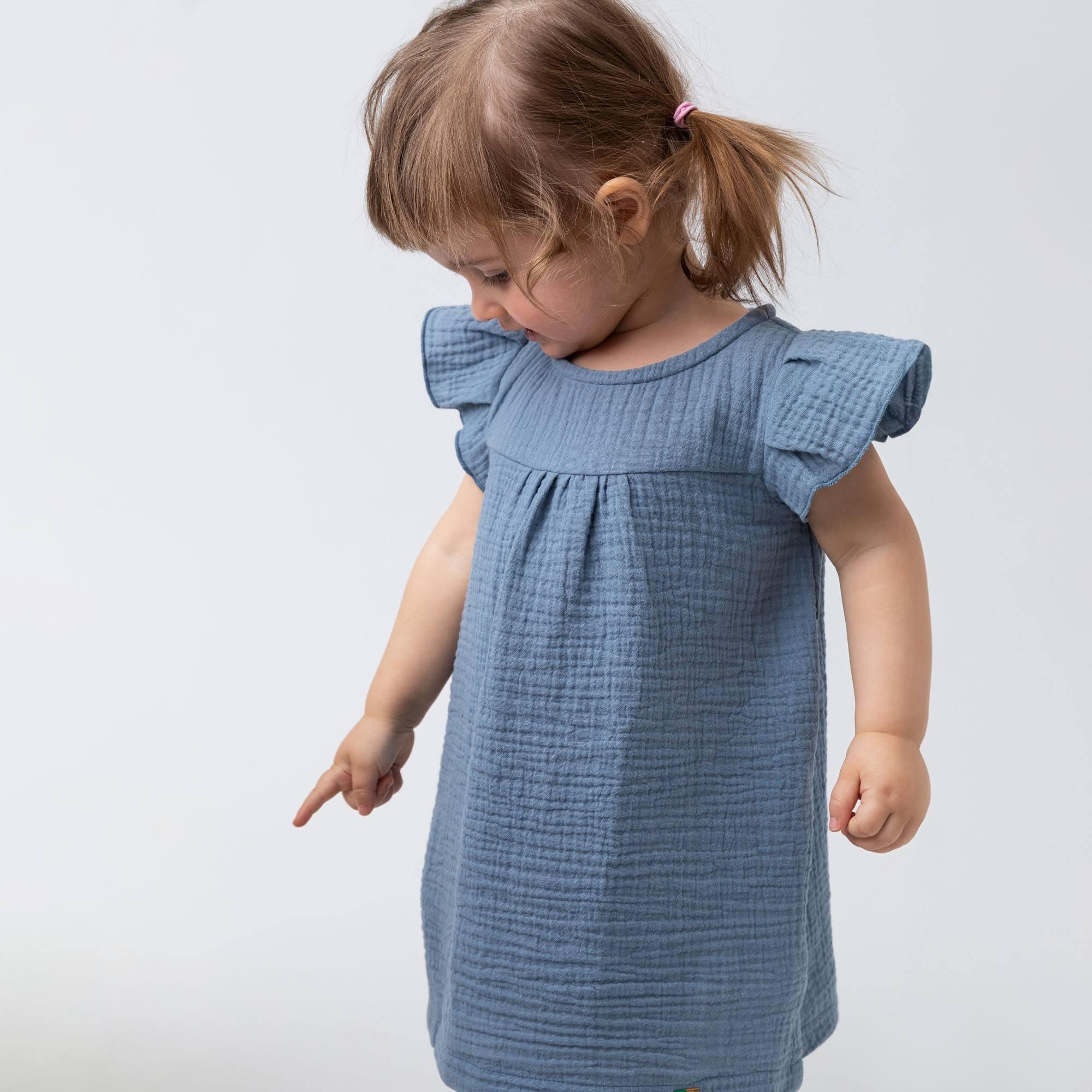 Błękitna sukienka muślinowa niemowlęca