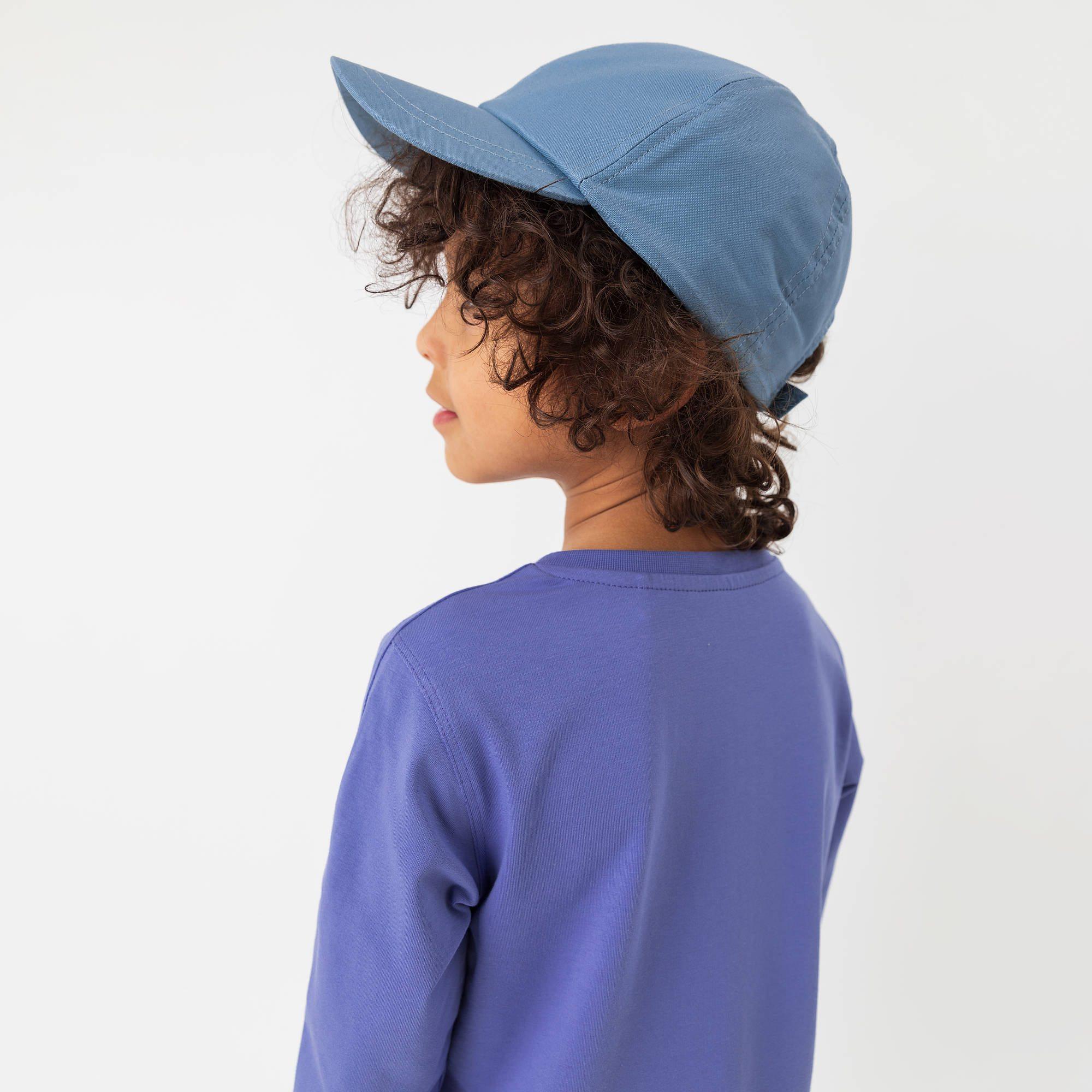 Błękitna czapka bejsbolówka