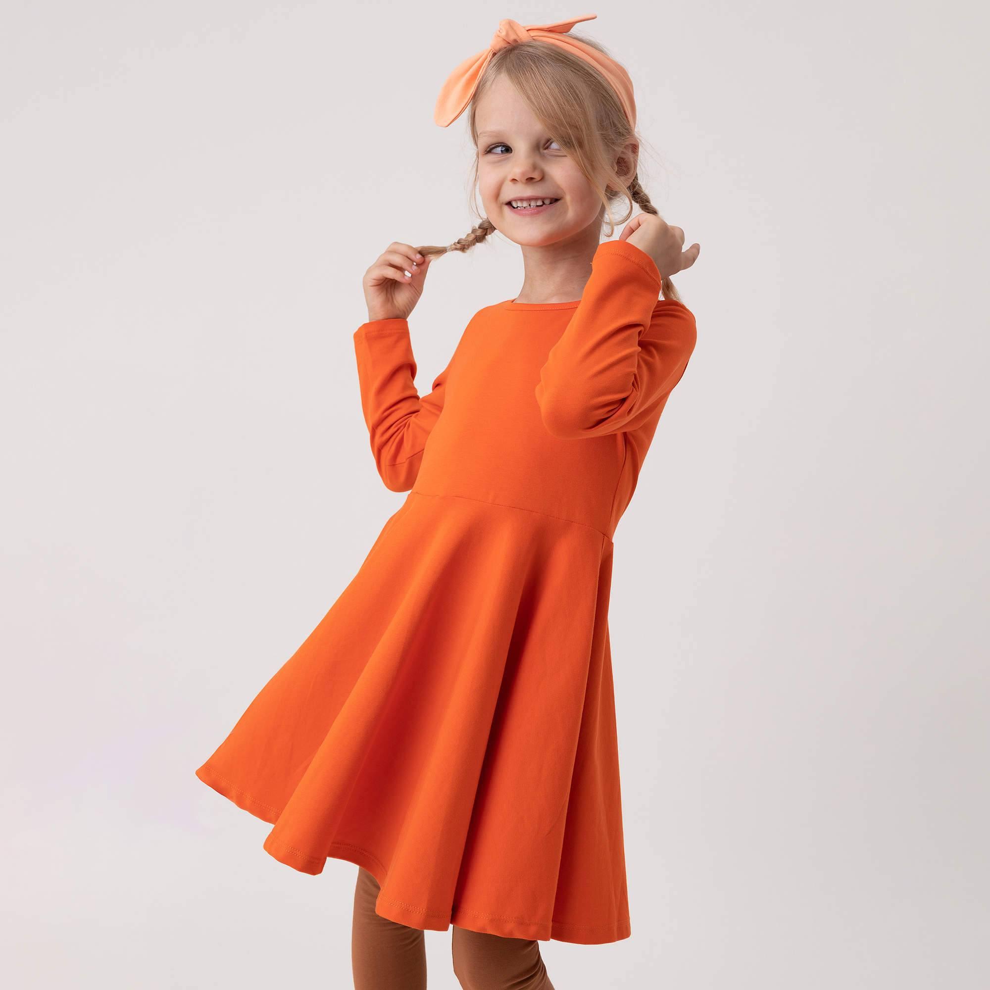 Pomarańczowa sukienka z długim rękawem