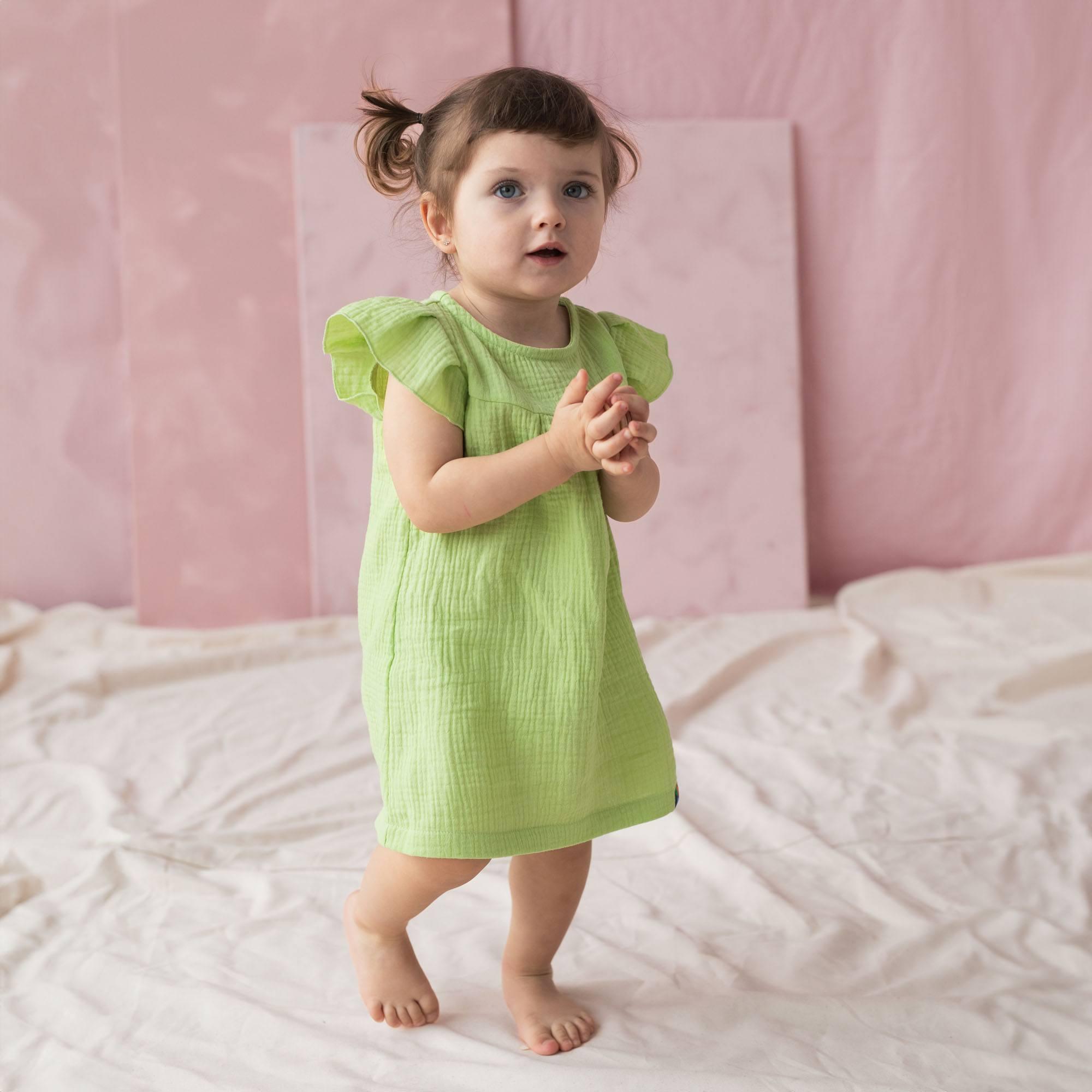 Limonkowa sukienka muślinowa niemowlęca