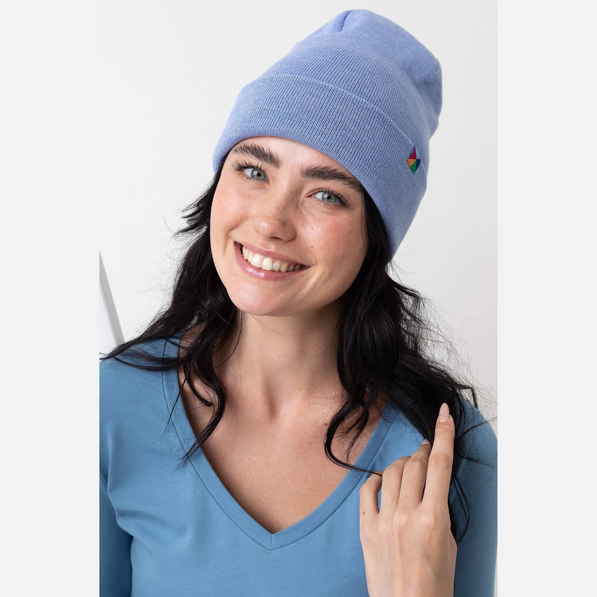 Błękitna czapka z wełny merino o drobnym splocie