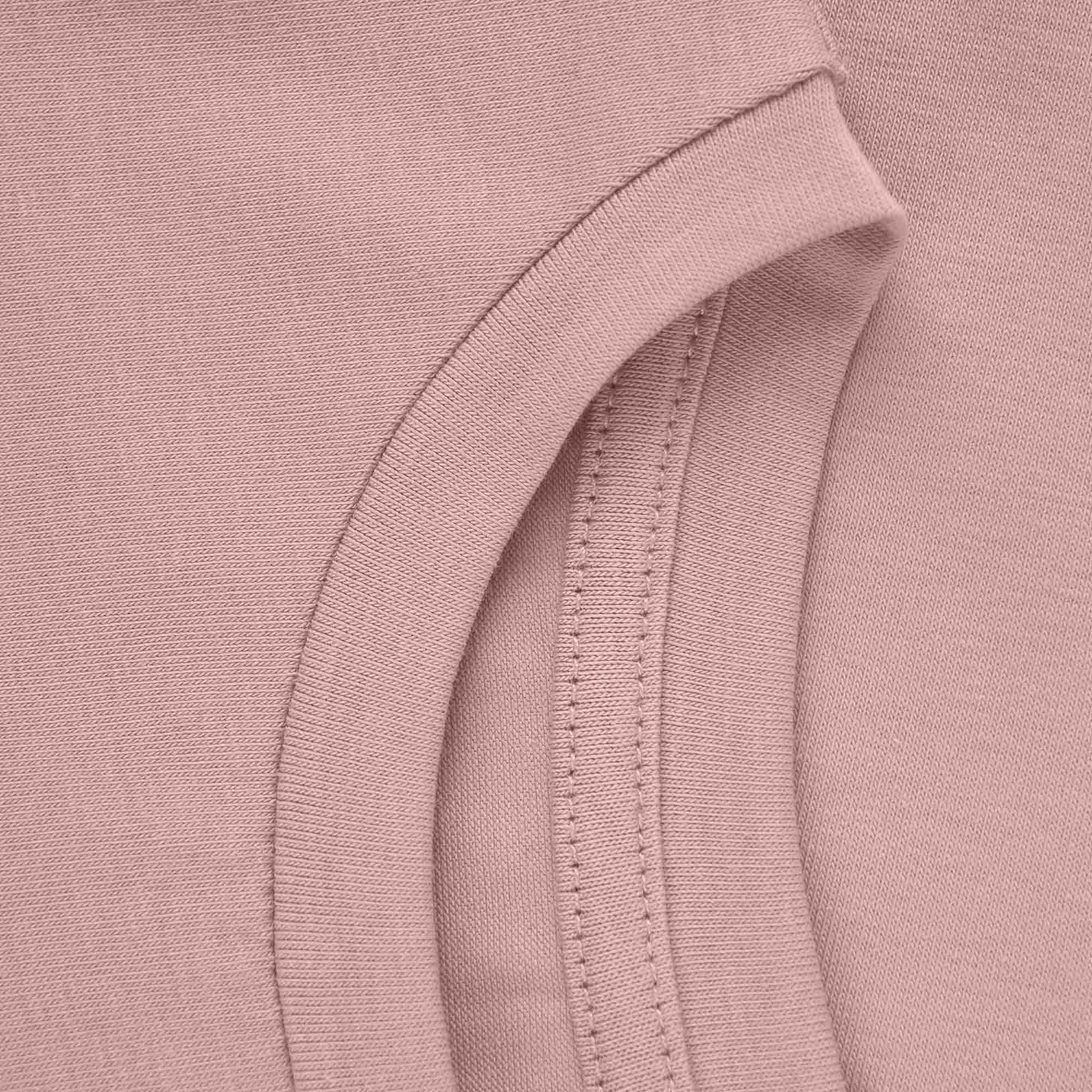 Pudroworóżowa bluzka z falbanką z krótkim rękawem