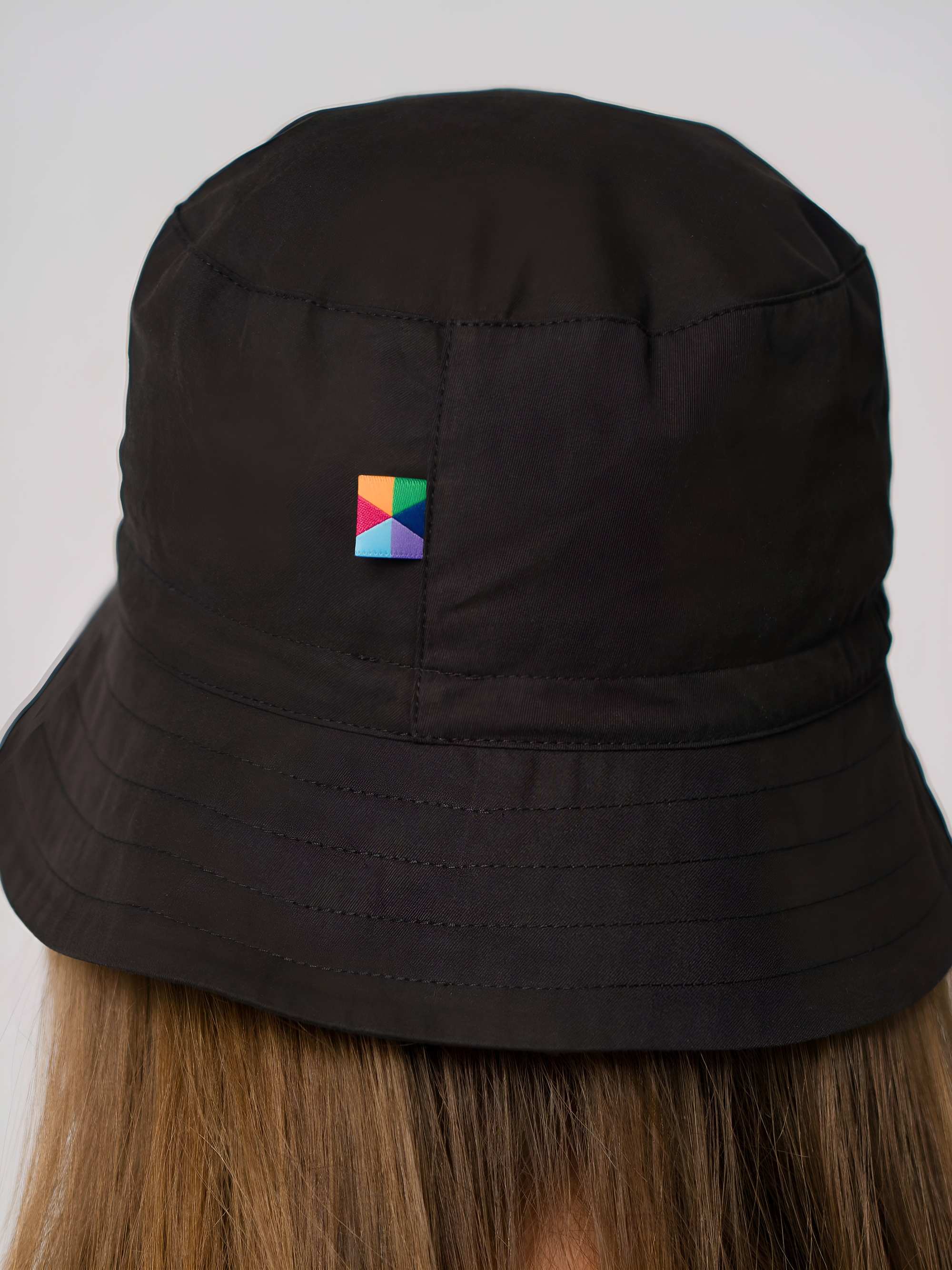 Czarny kapelusz bucket