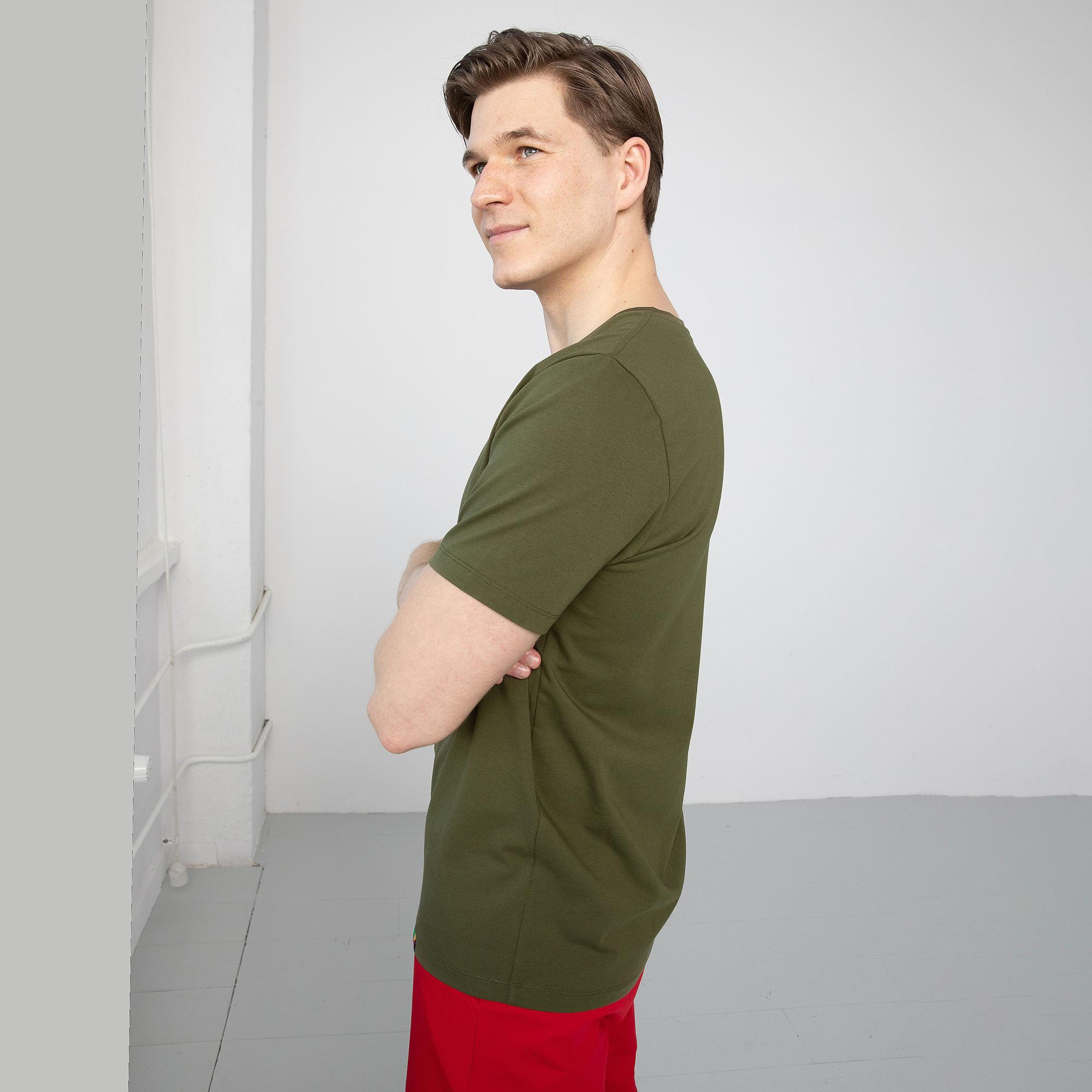 Khaki t-shirt w serek męski