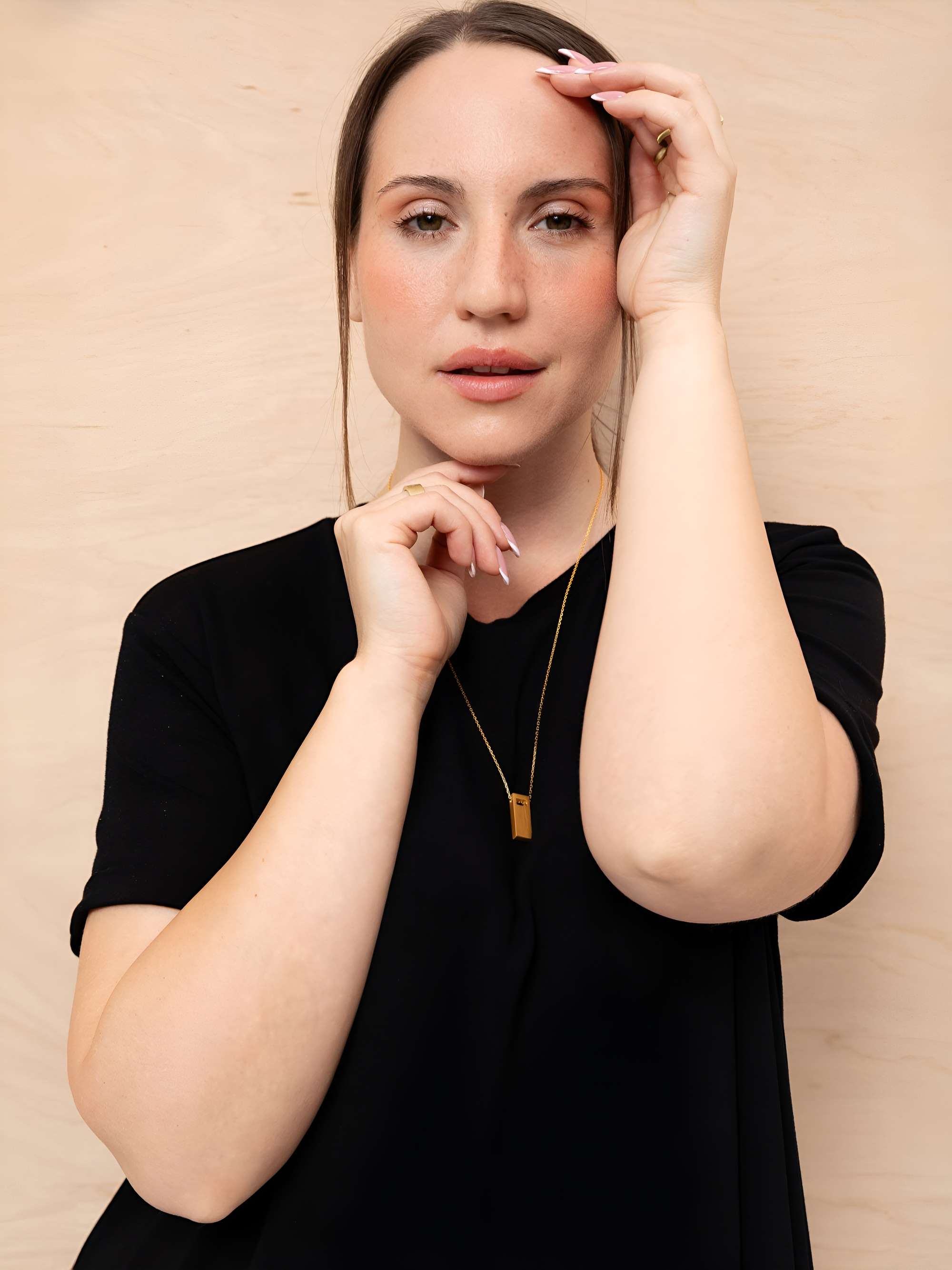 Czarna sukienka trapezowa damska