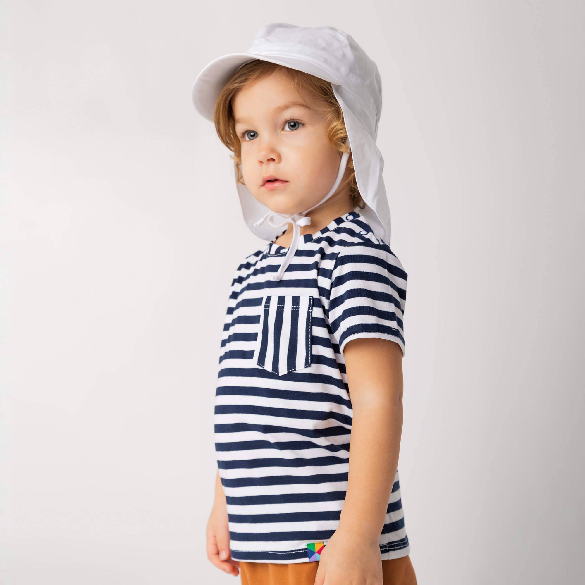 Biała czapka z okapem 6-36 M