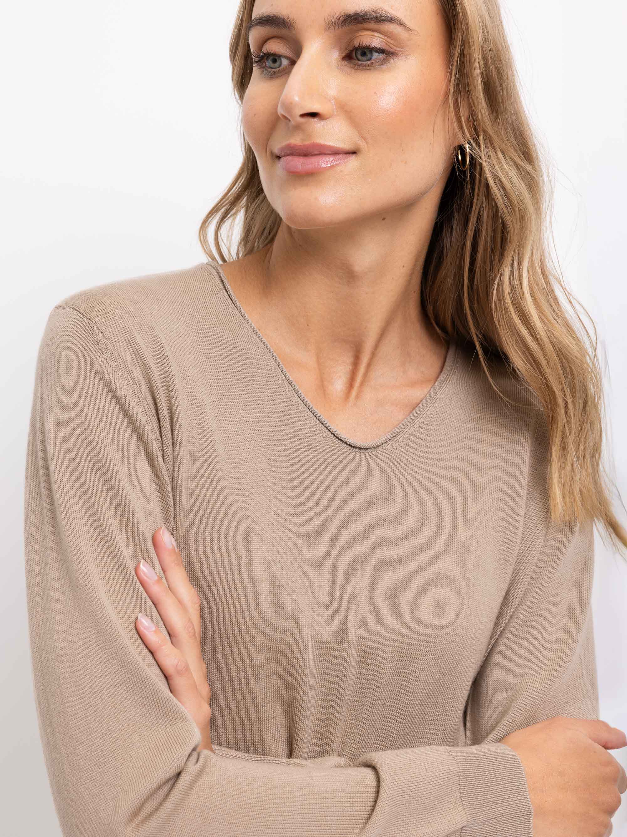 Beżowy sweter z wełny merino damski