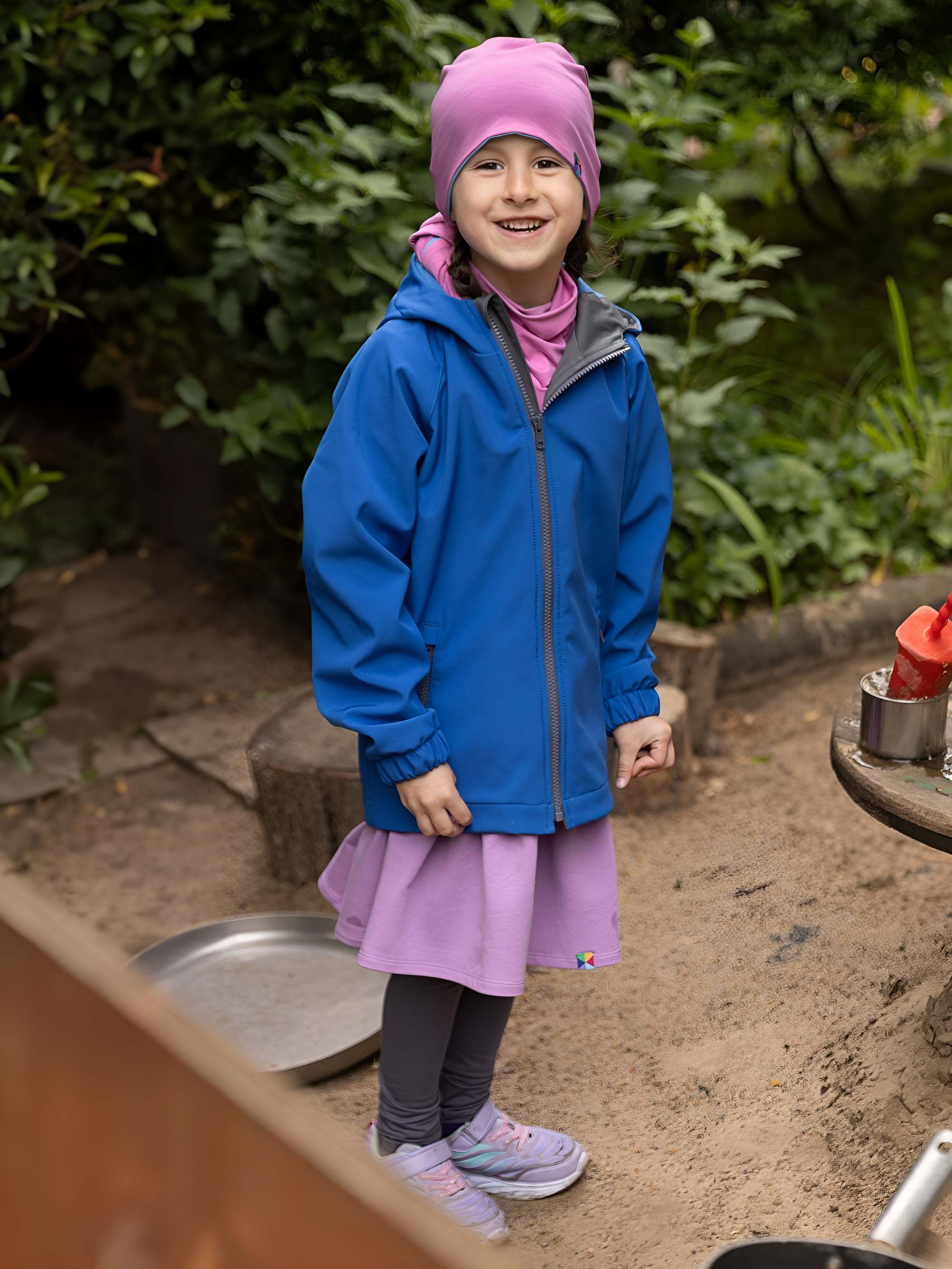 Niebieska kurtka softshell