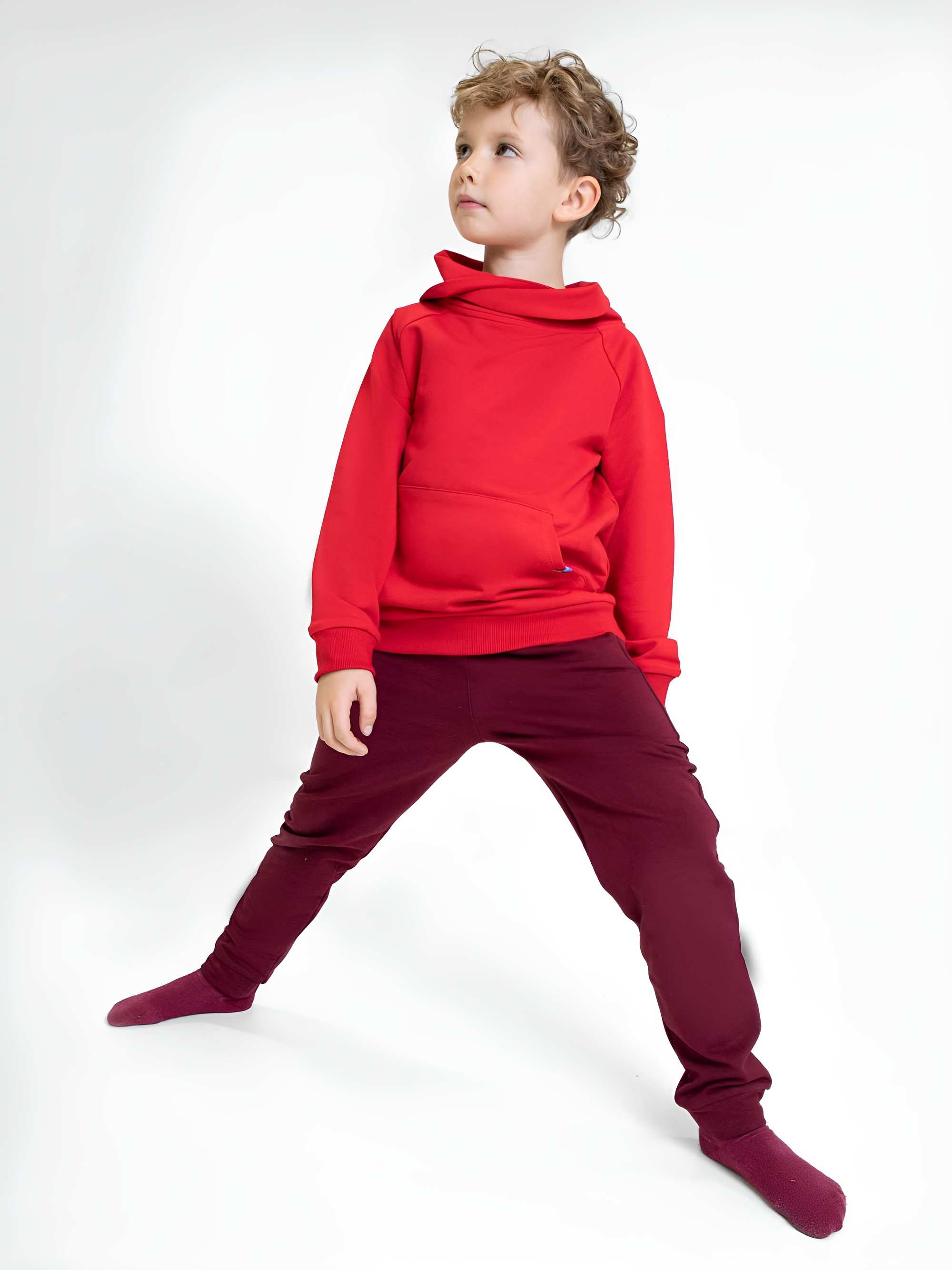 Czerwona bluza z szalem