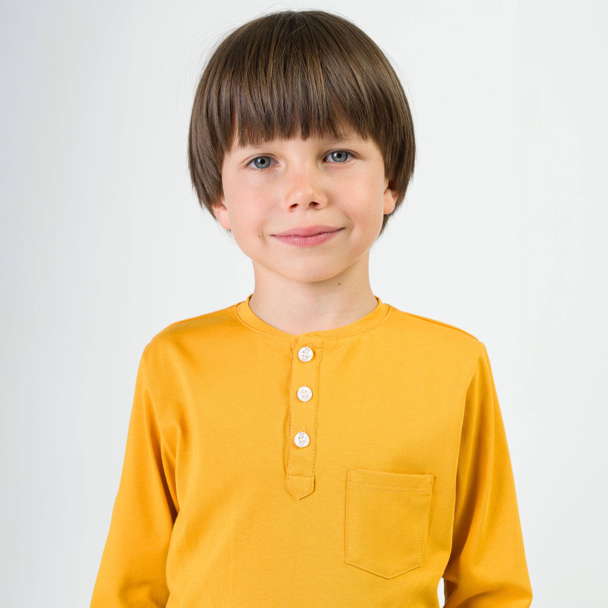 Musztardowa koszulka henley