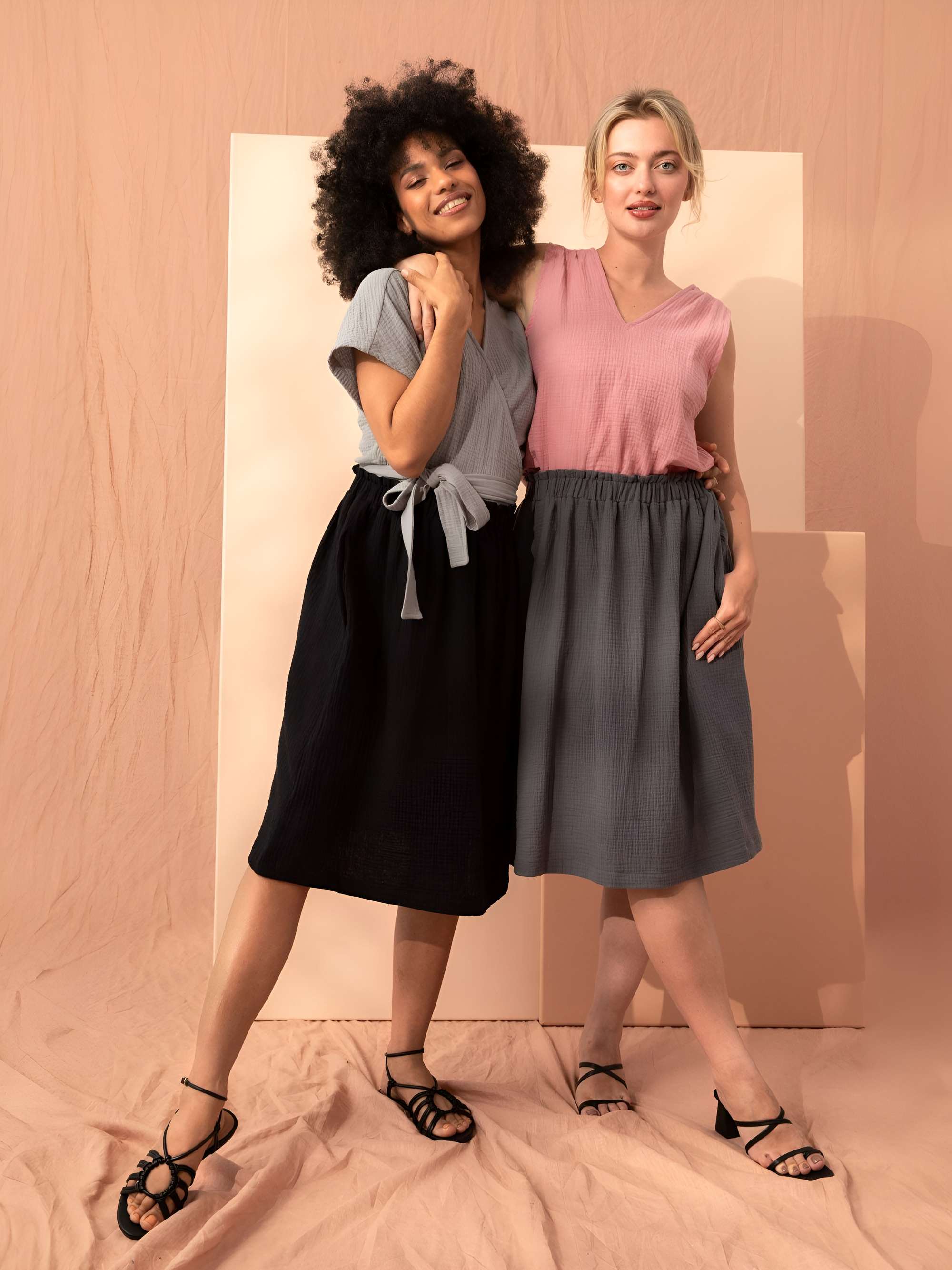 Czarna spódnica muślinowa damska
