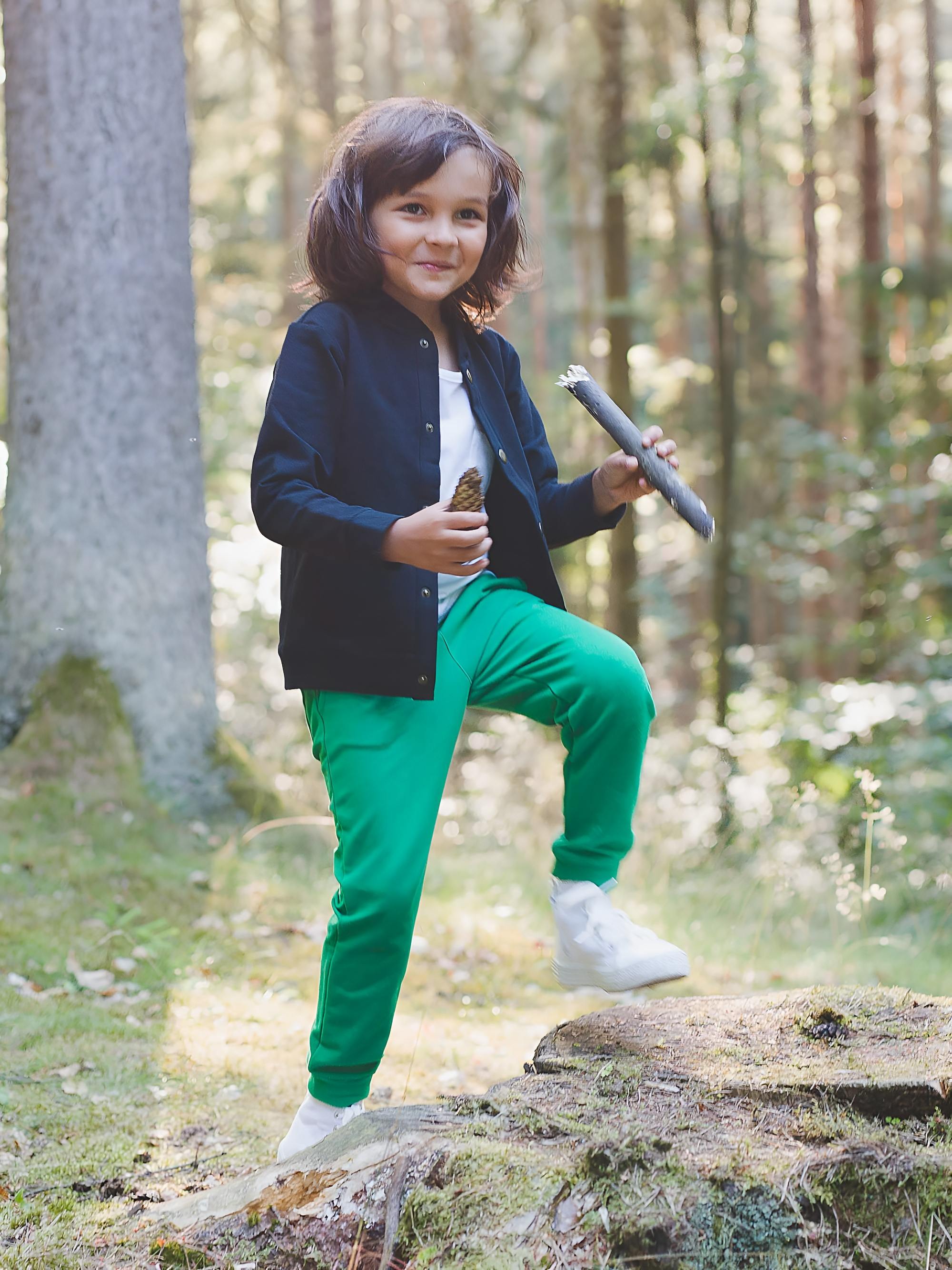 Czarna bluza bomber z kieszeniami