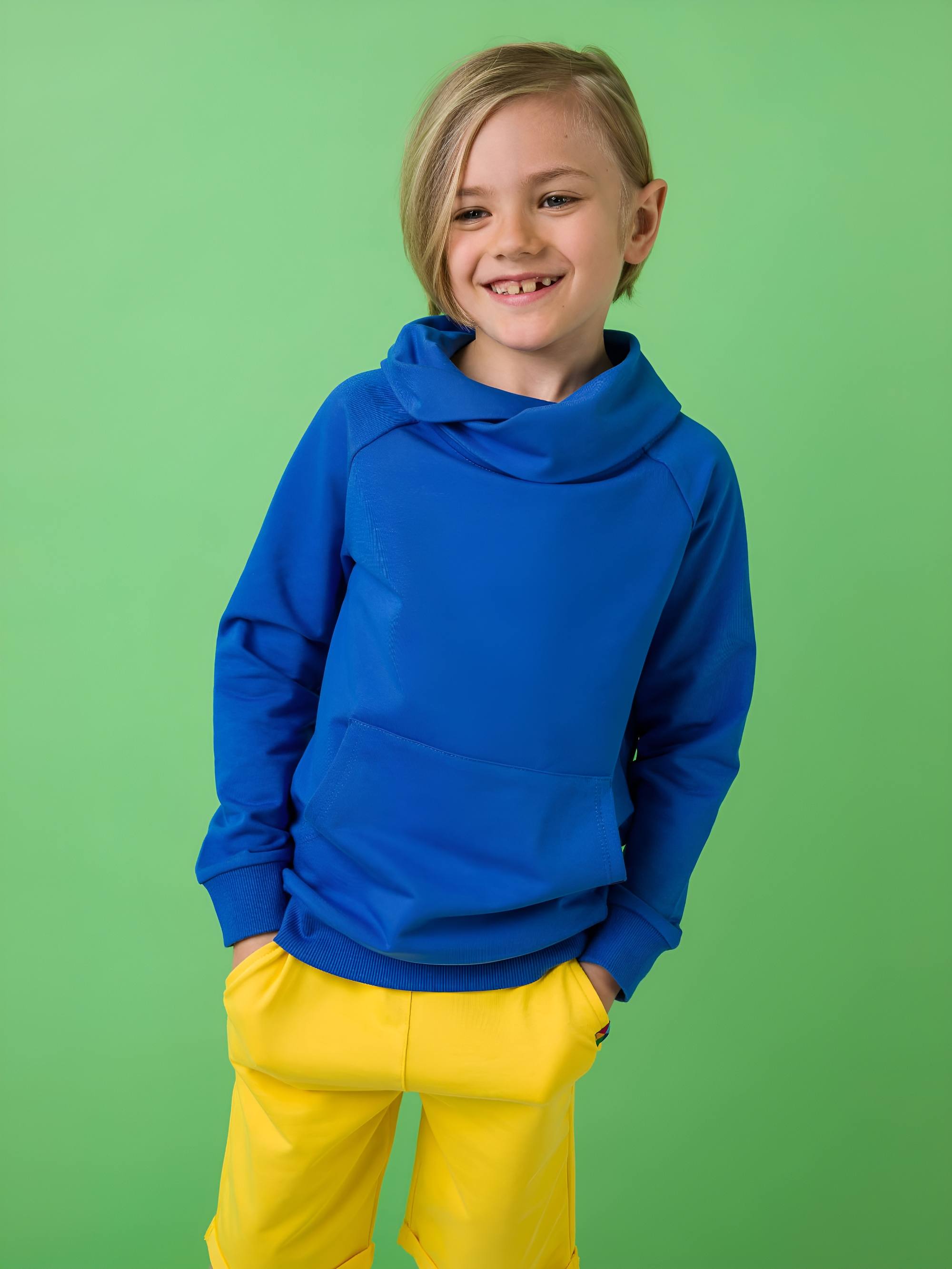 Niebieska bluza z szalem