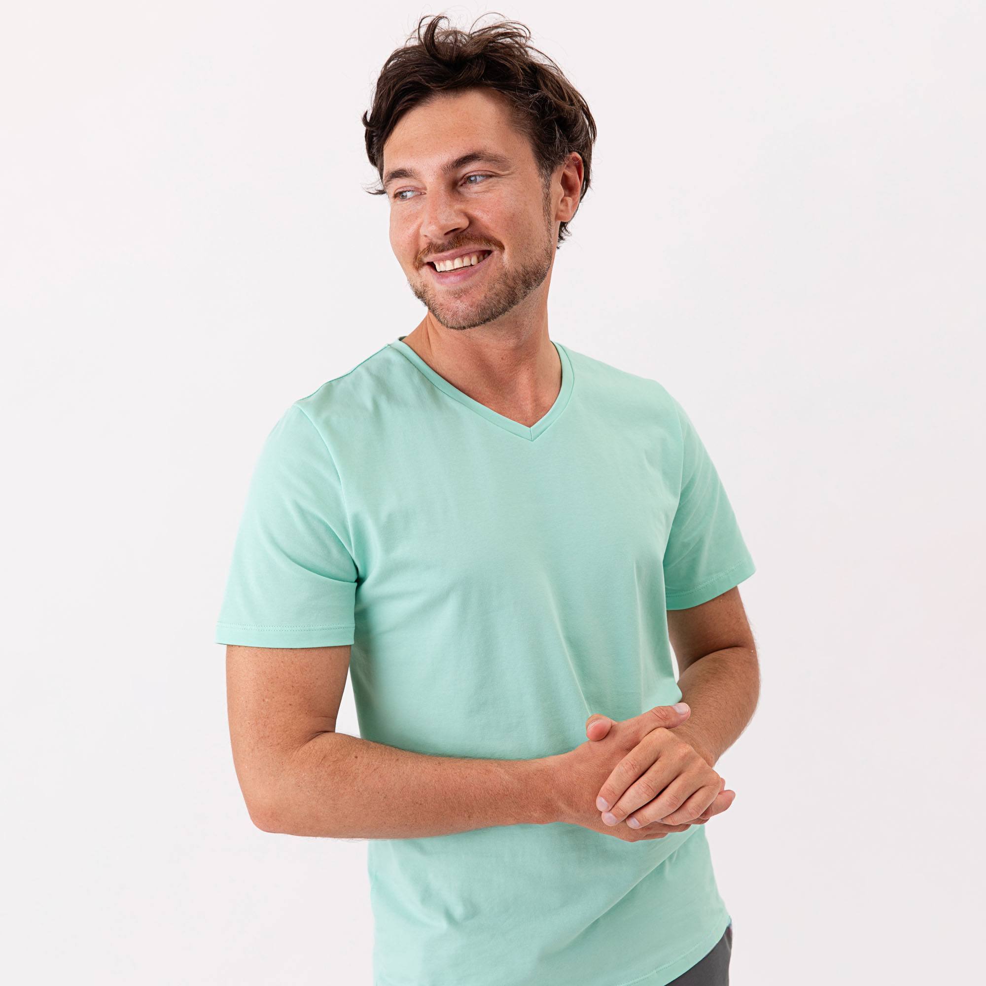 Miętowy t-shirt w serek męski