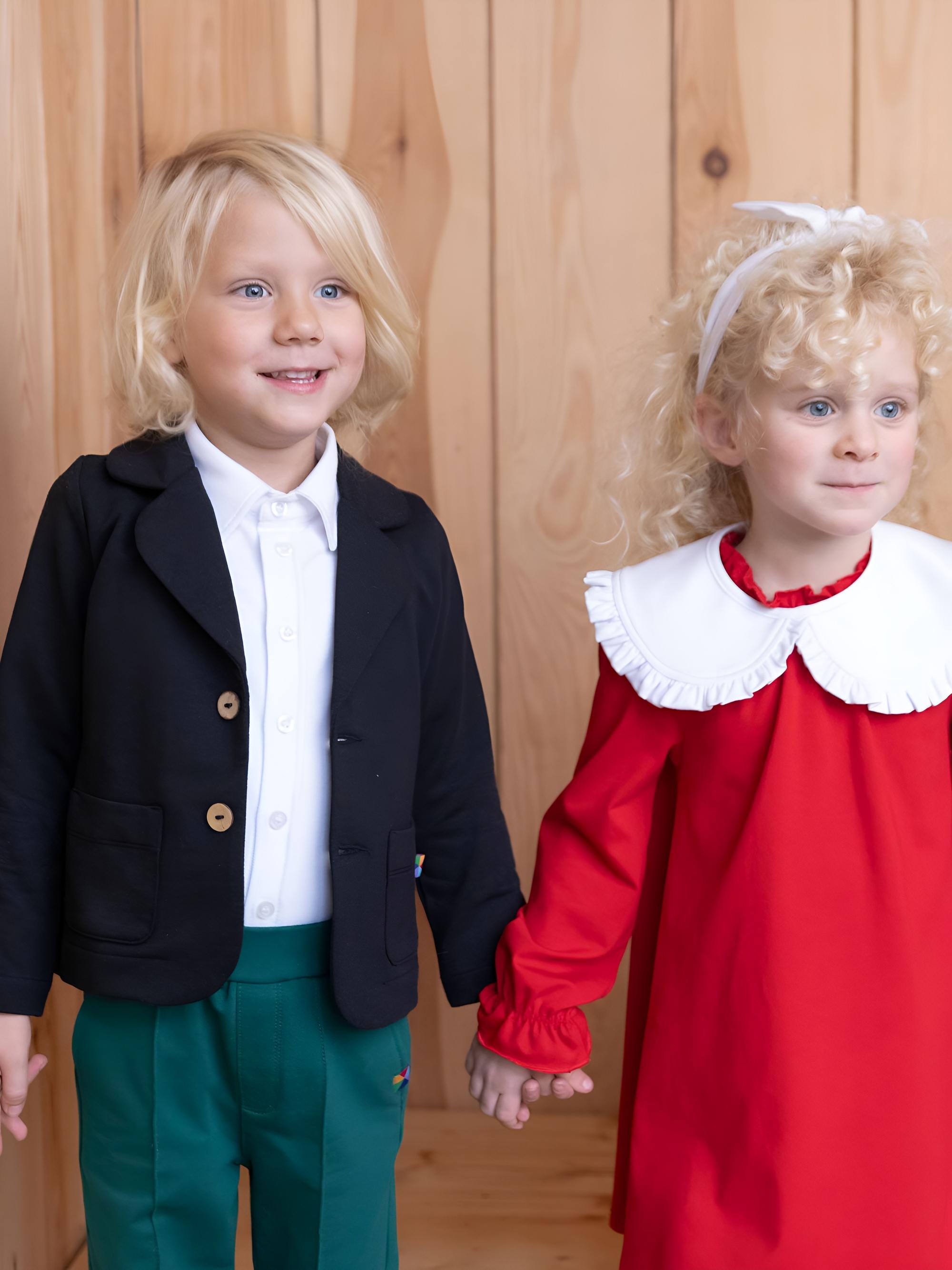 Czerwona sukienka ze stójką Junior