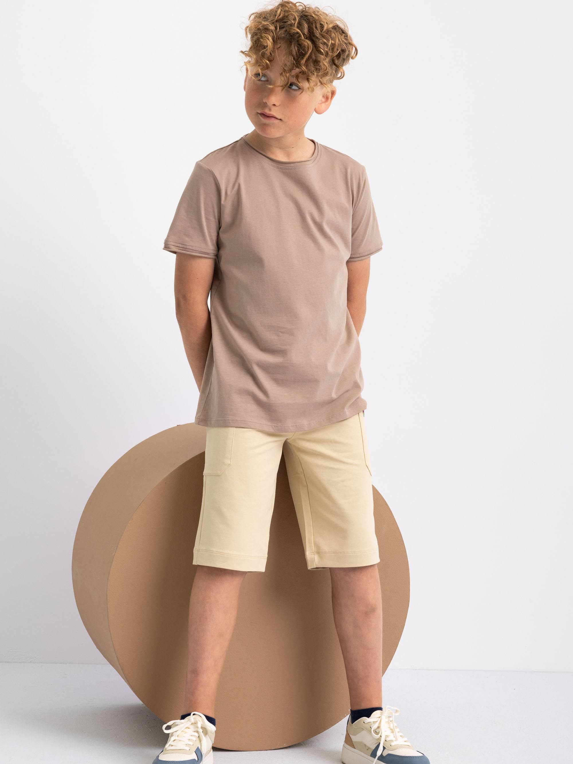 Mocha mousse T-shirt z cienkiej dzianiny