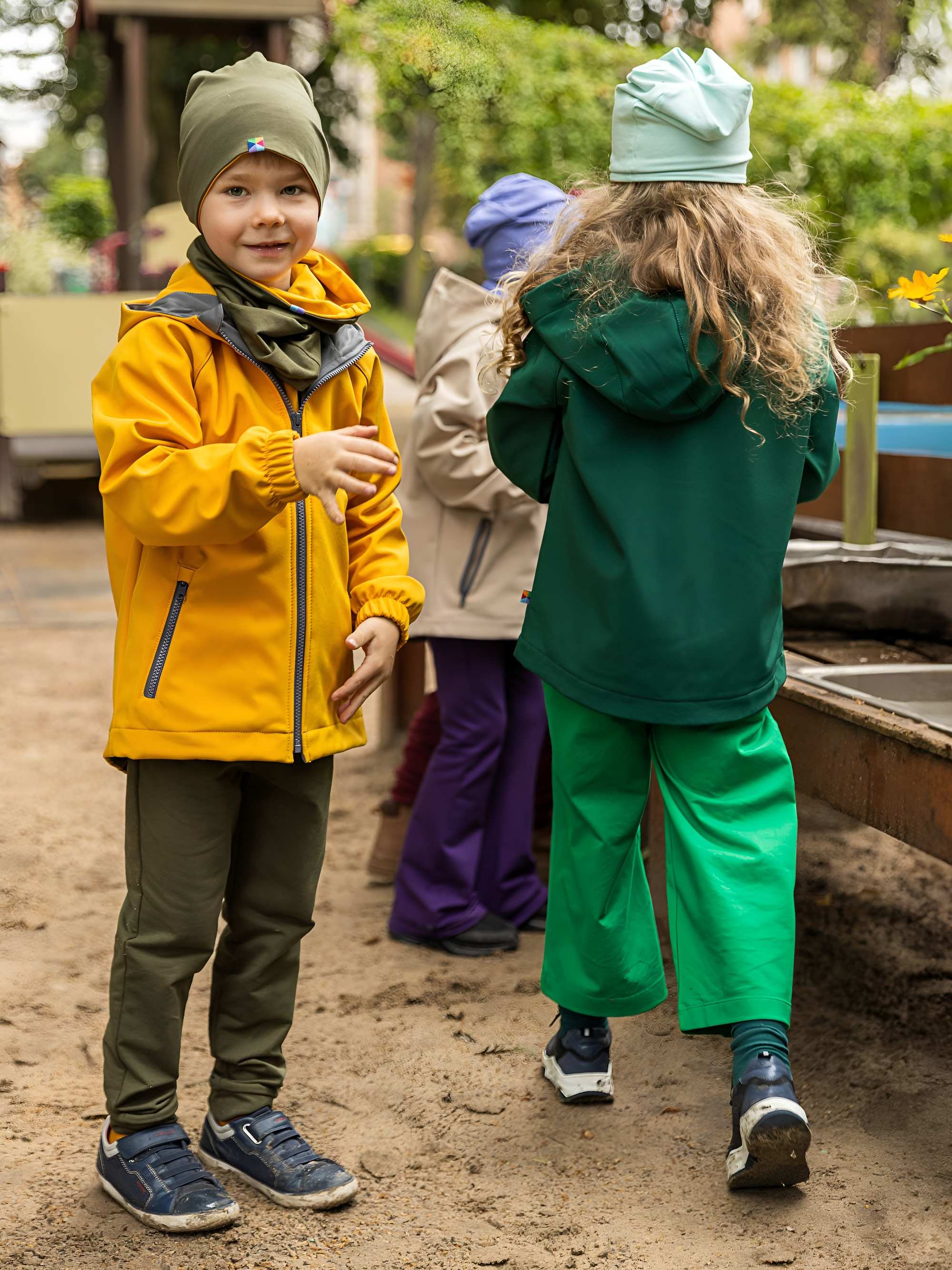 Musztardowa kurtka softshell