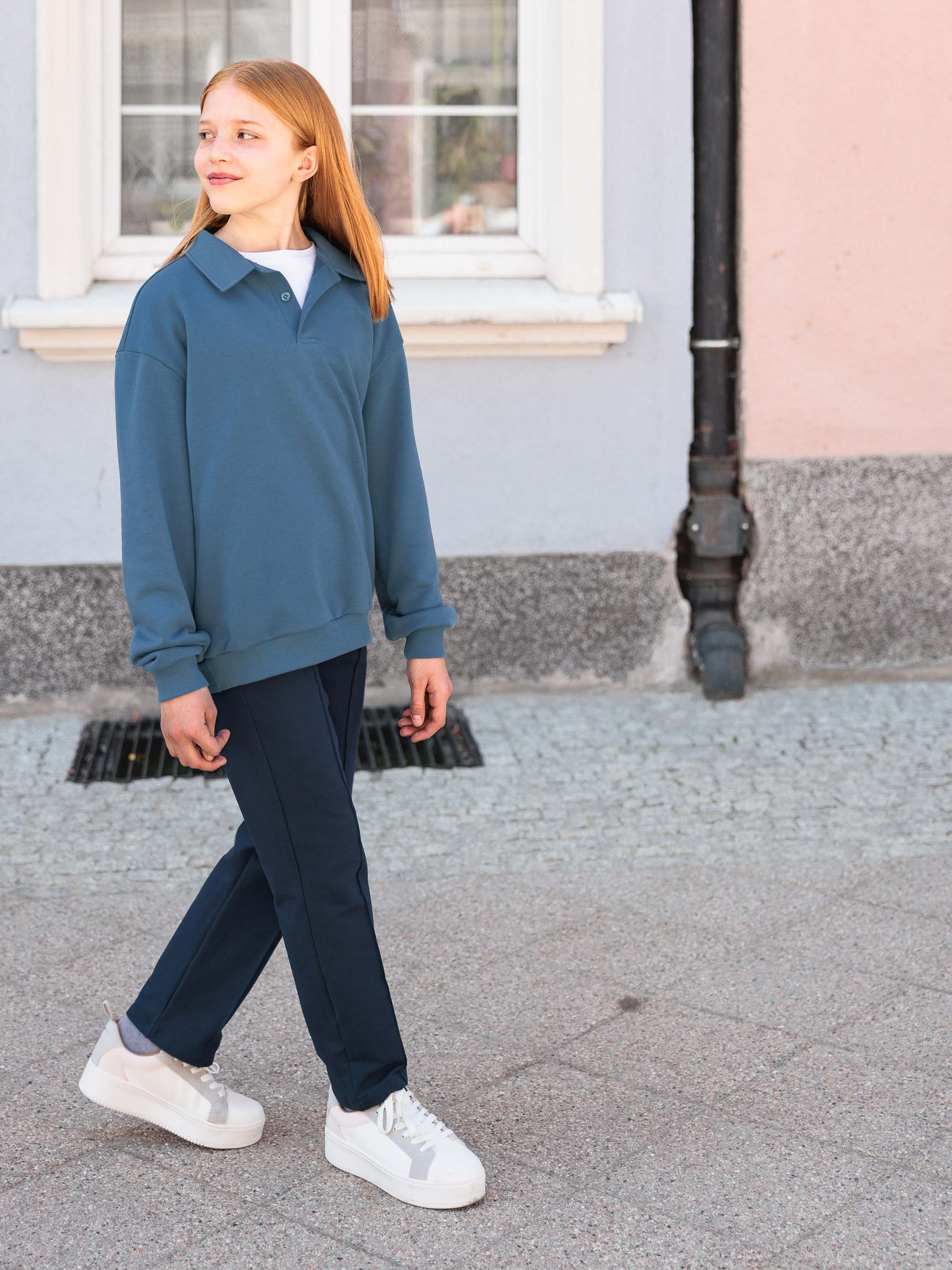 Ciemnoniebieska bluza dresowa z kołnierzykiem