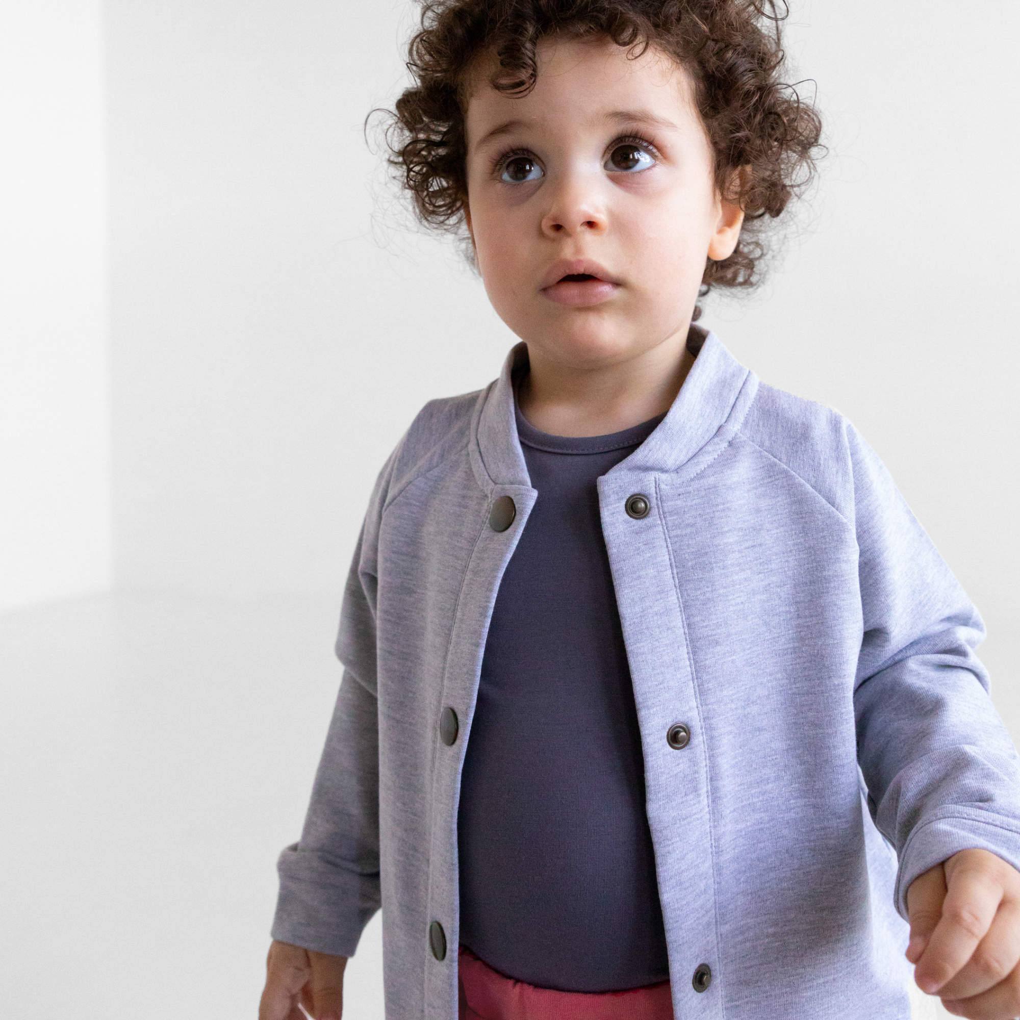 Szara bluza bomber