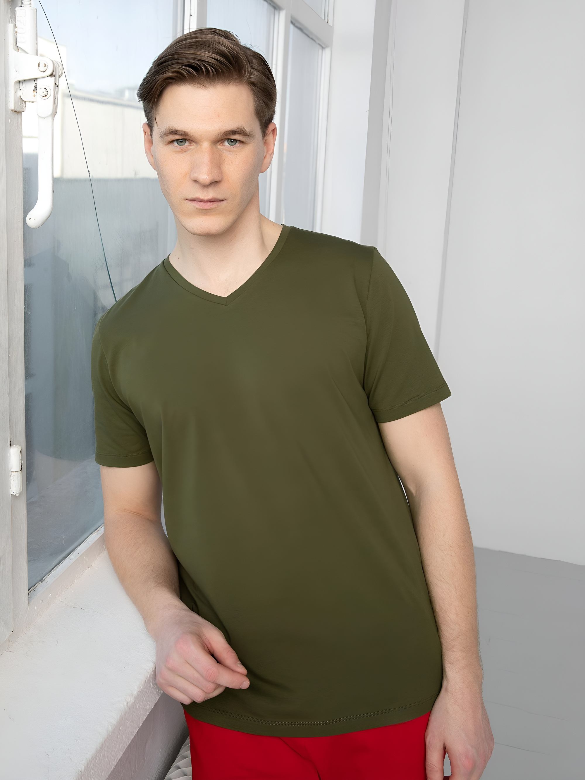 Khaki t-shirt w serek męski