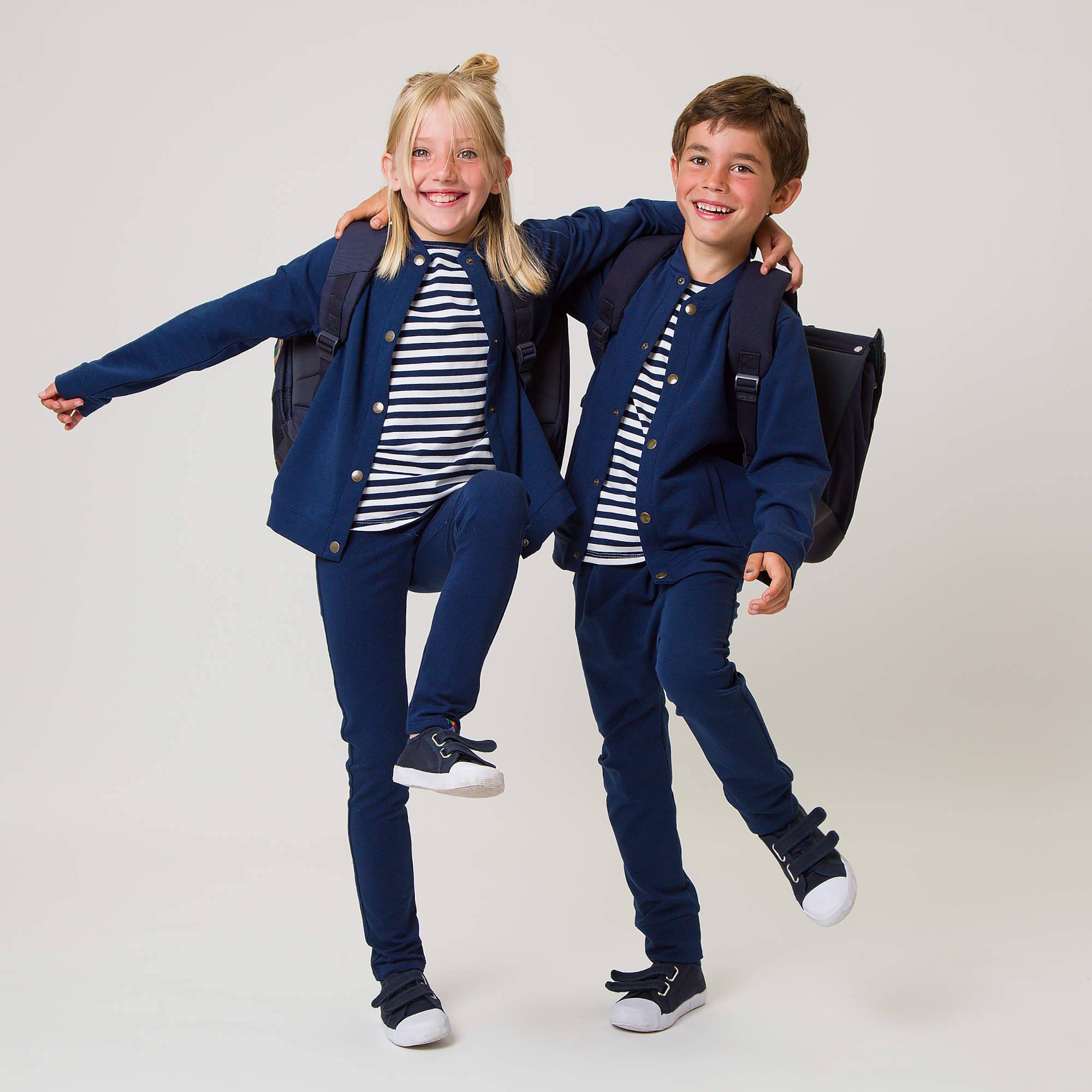 Granatowa bluza bomber z kieszeniami