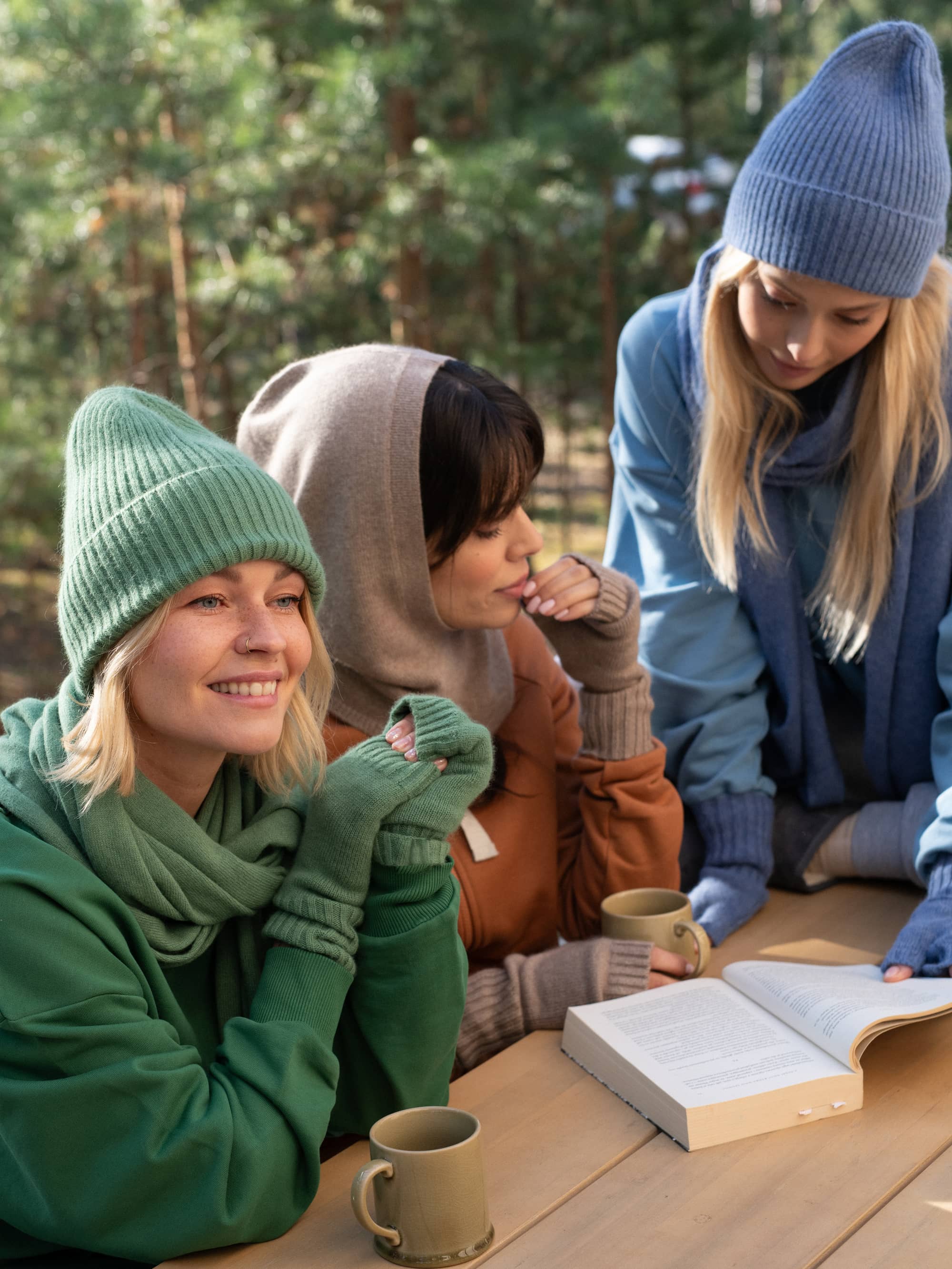 Green cashmere wool hat with cashmere
