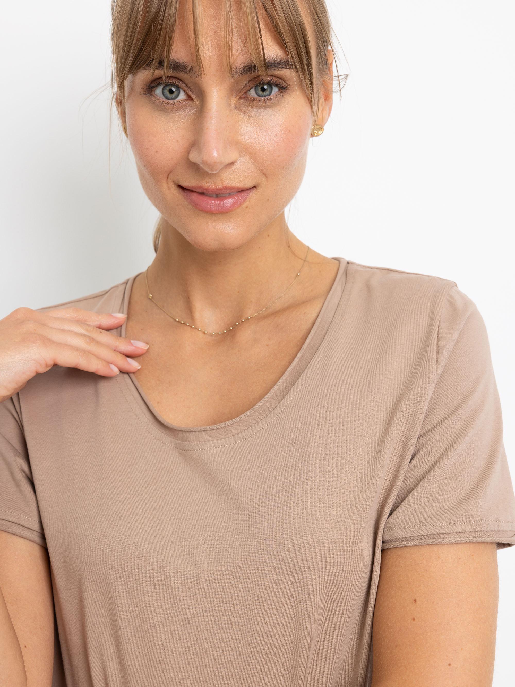 Mocha mousse T-shirt z cienkiej dzianiny damski