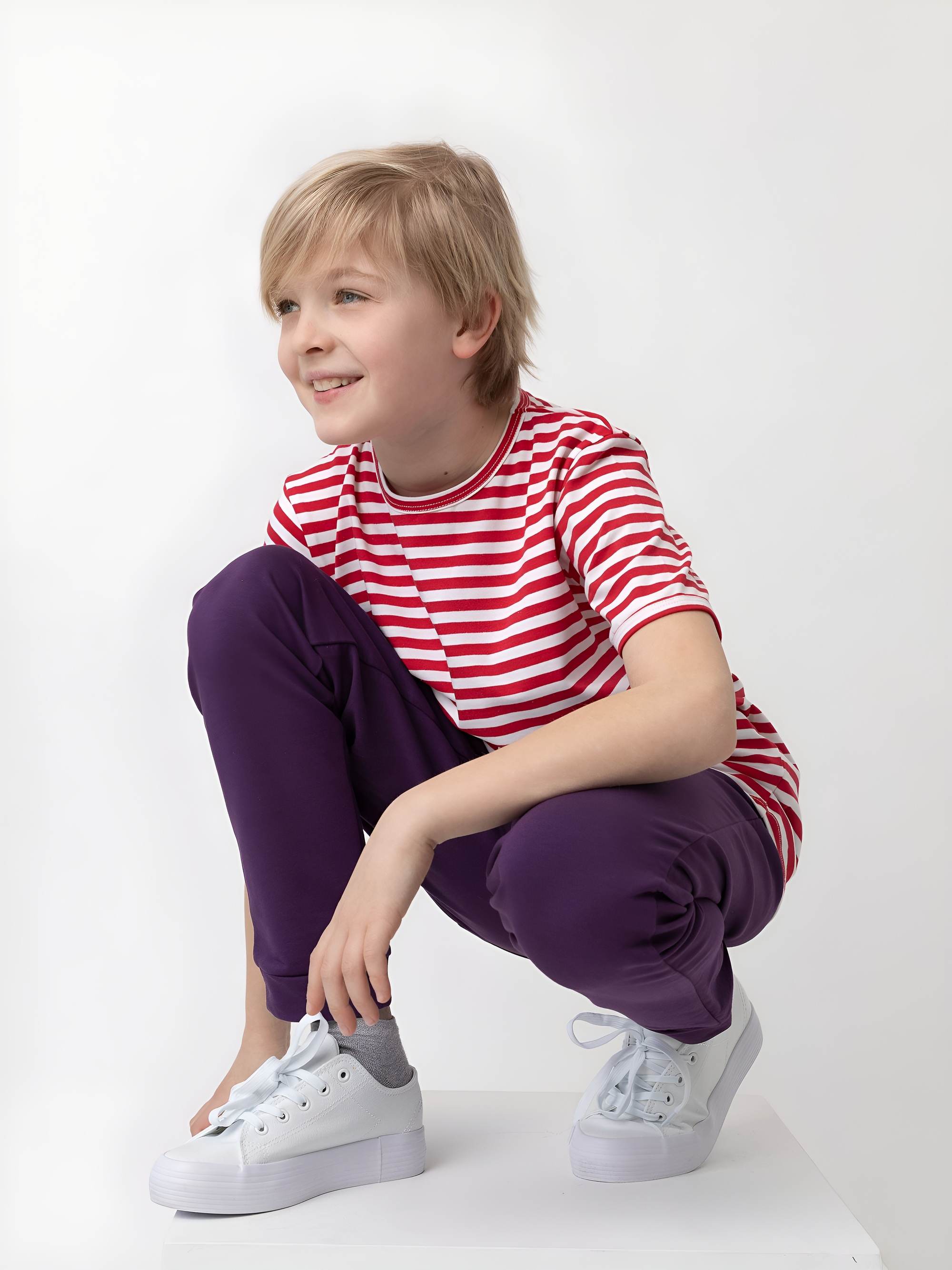 Czerwona koszulka z krótkim rękawem w paski Junior