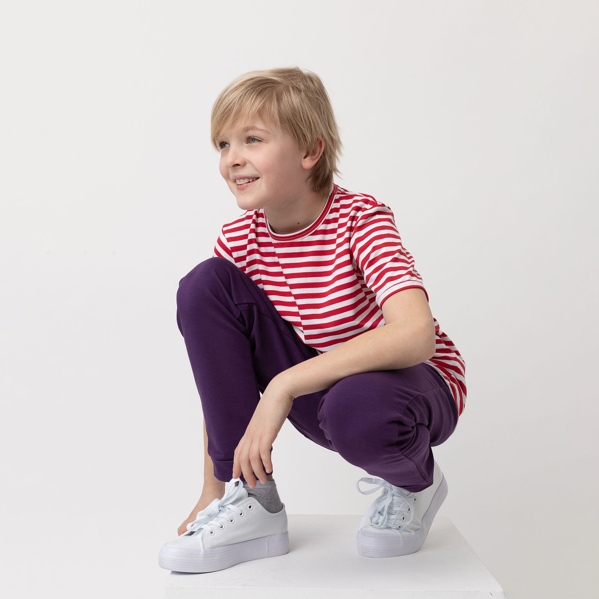 Czerwona koszulka z krótkim rękawem w paski Junior