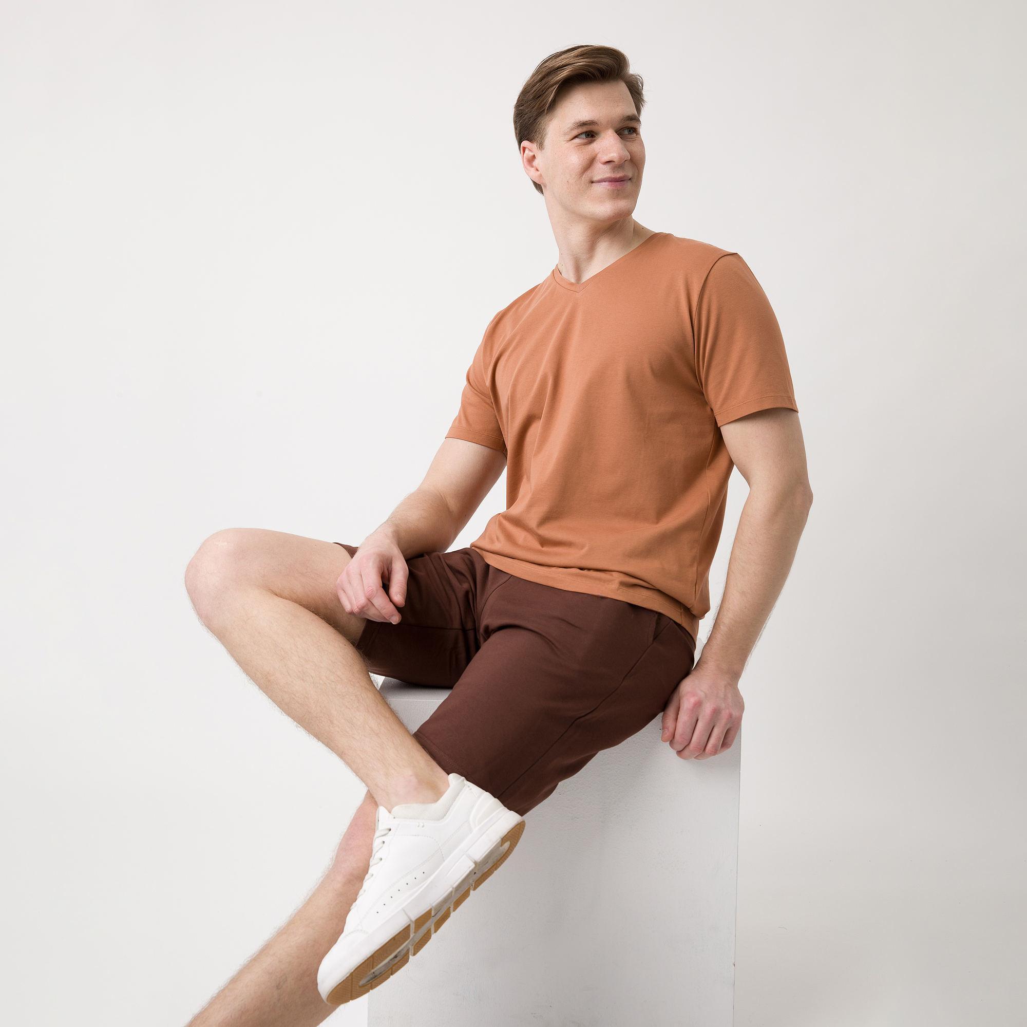 Karmelowy t-shirt w serek męski