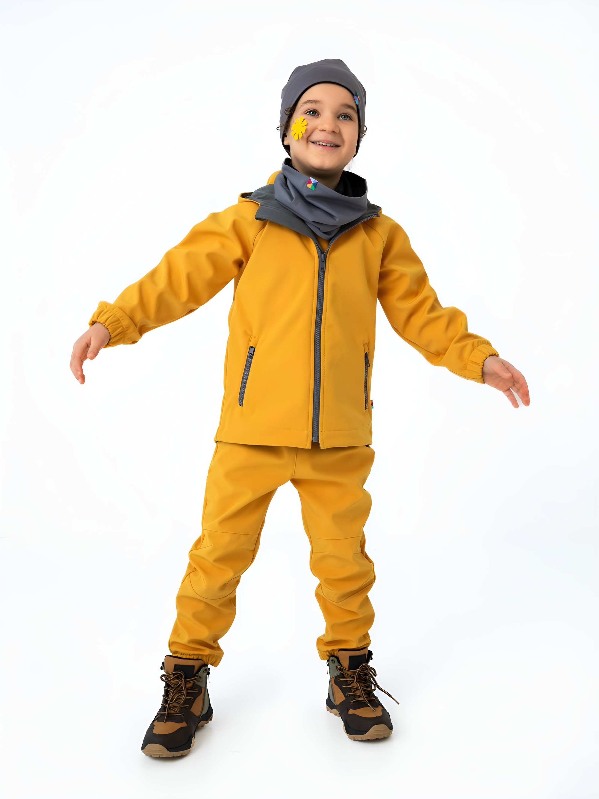 Musztardowe spodnie softshell dla dzieci