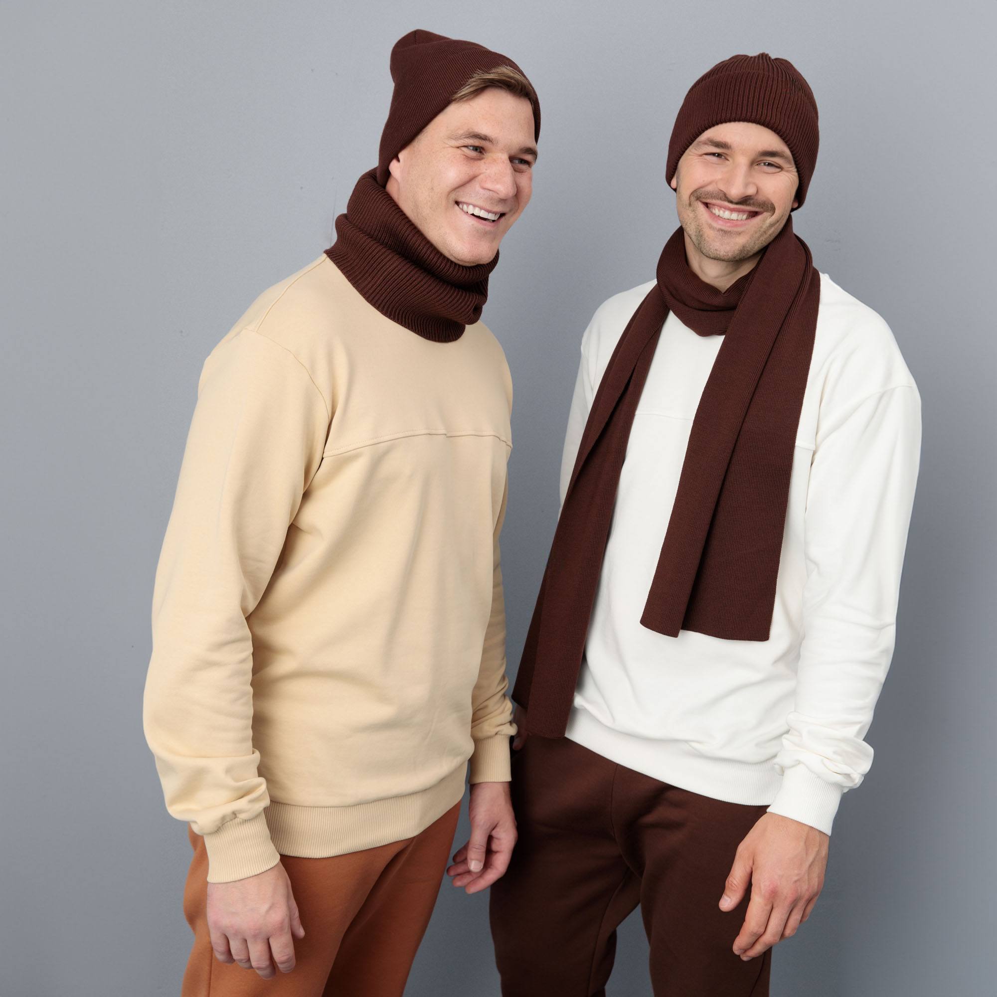 Brązowy szalik z wełny merino o drobnym splocie