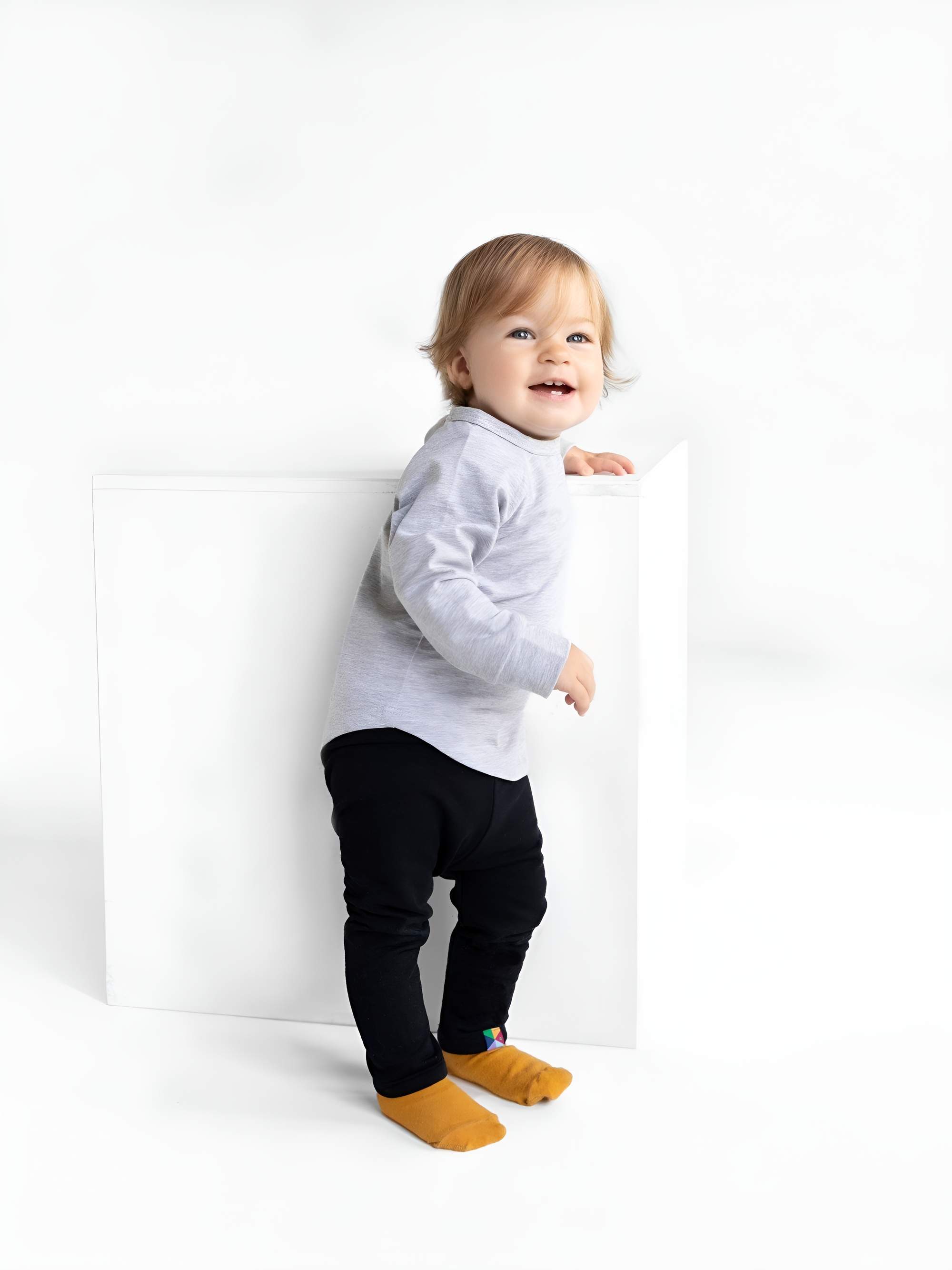 Czarne legginsy z meszkiem