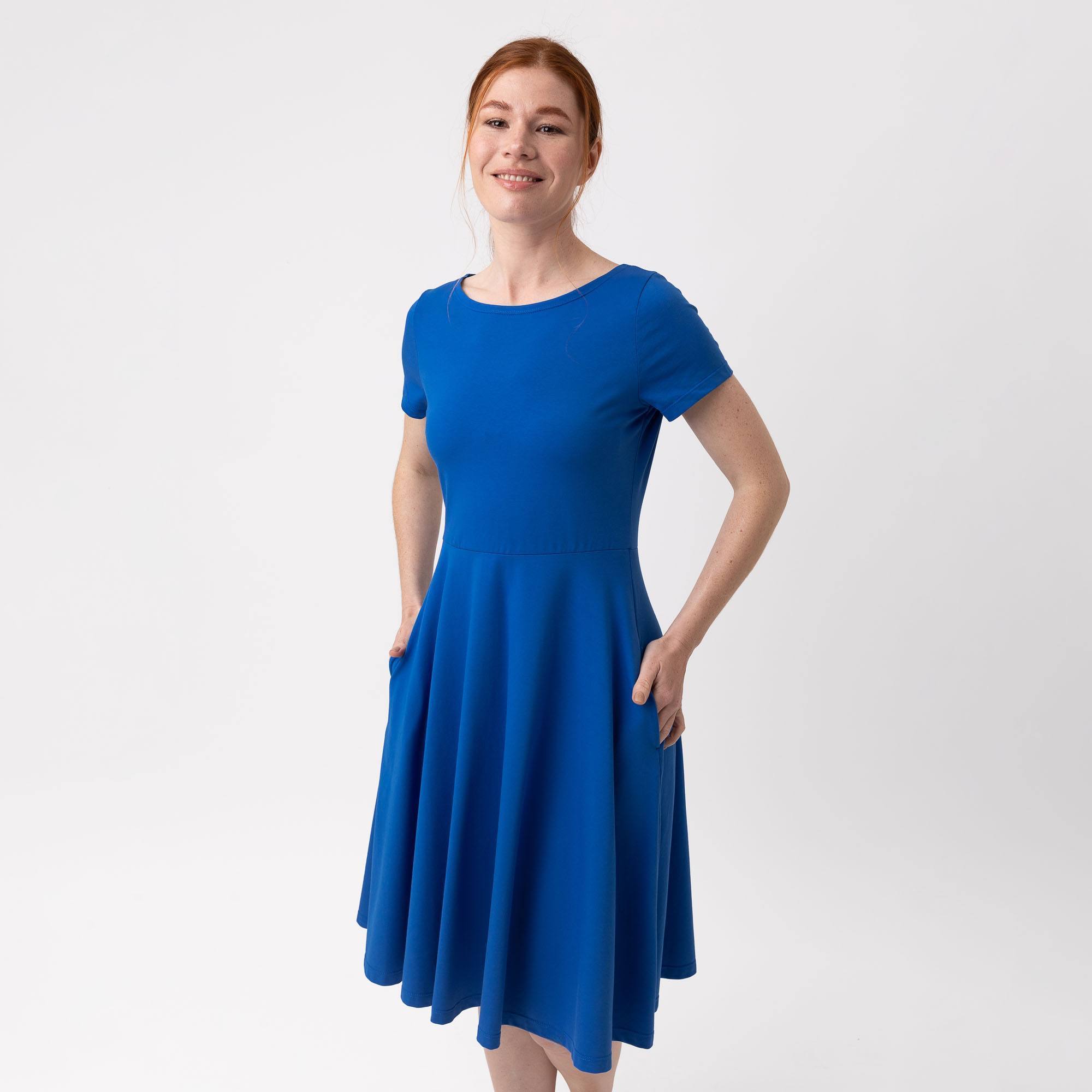 Niebieska sukienka do kolan damska