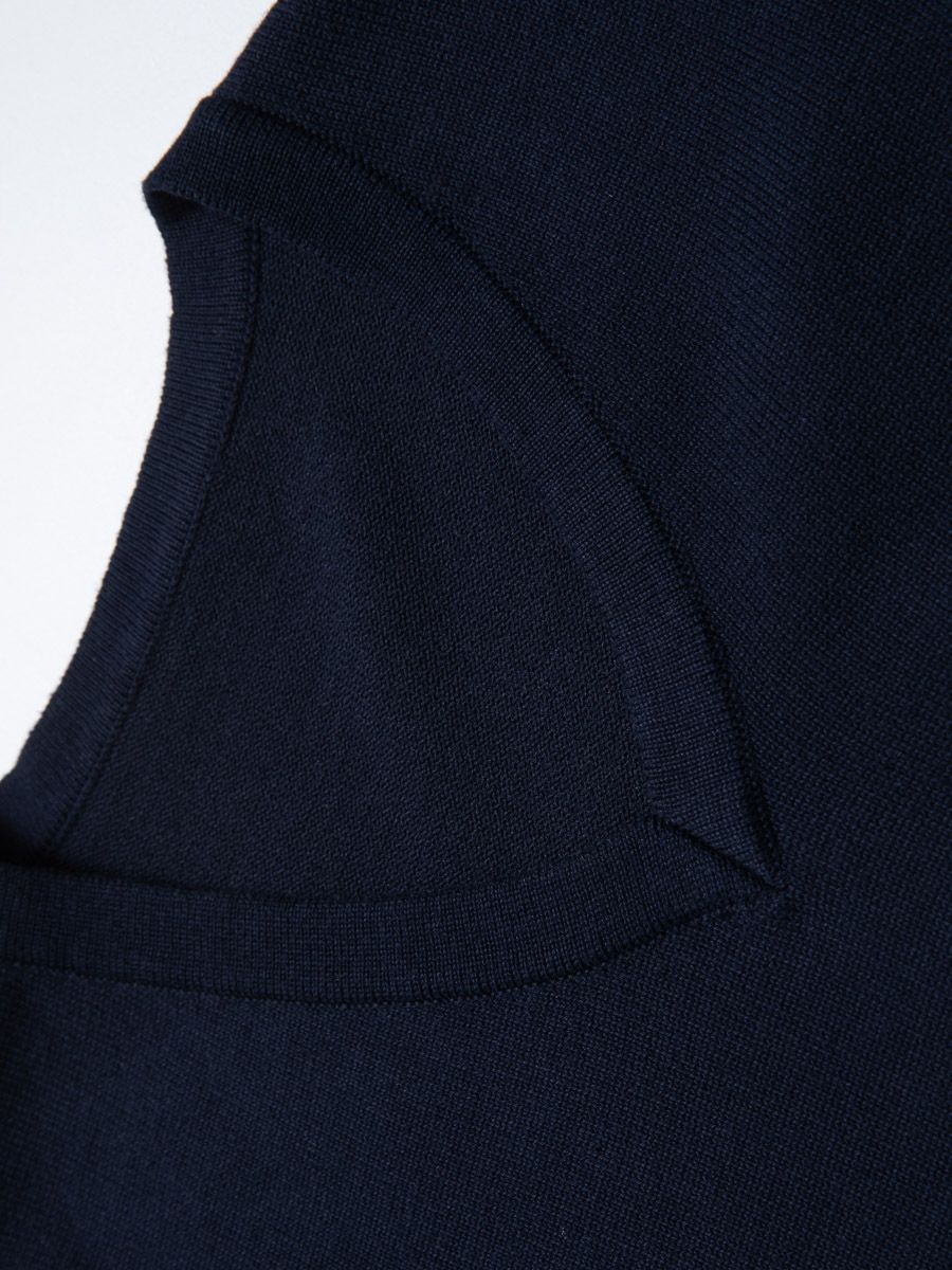 Granatowy sweter bawełniany