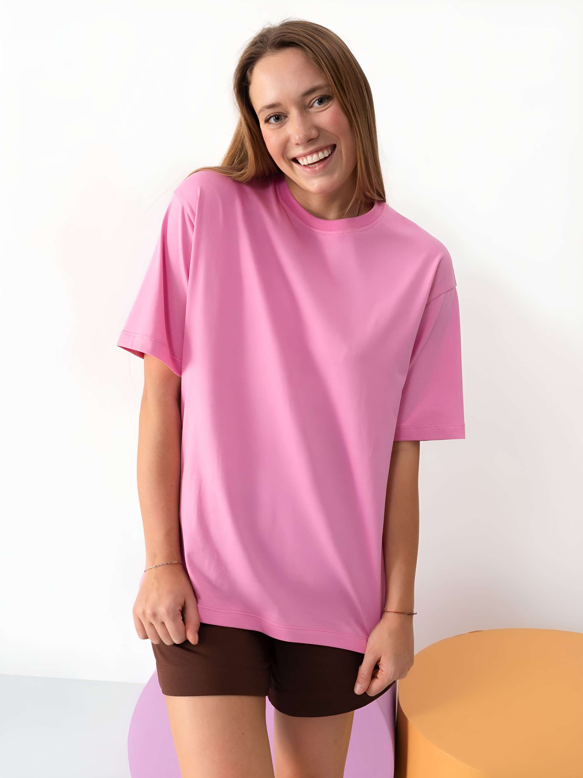 Pasteloworóżowy T-shirt oversize damski