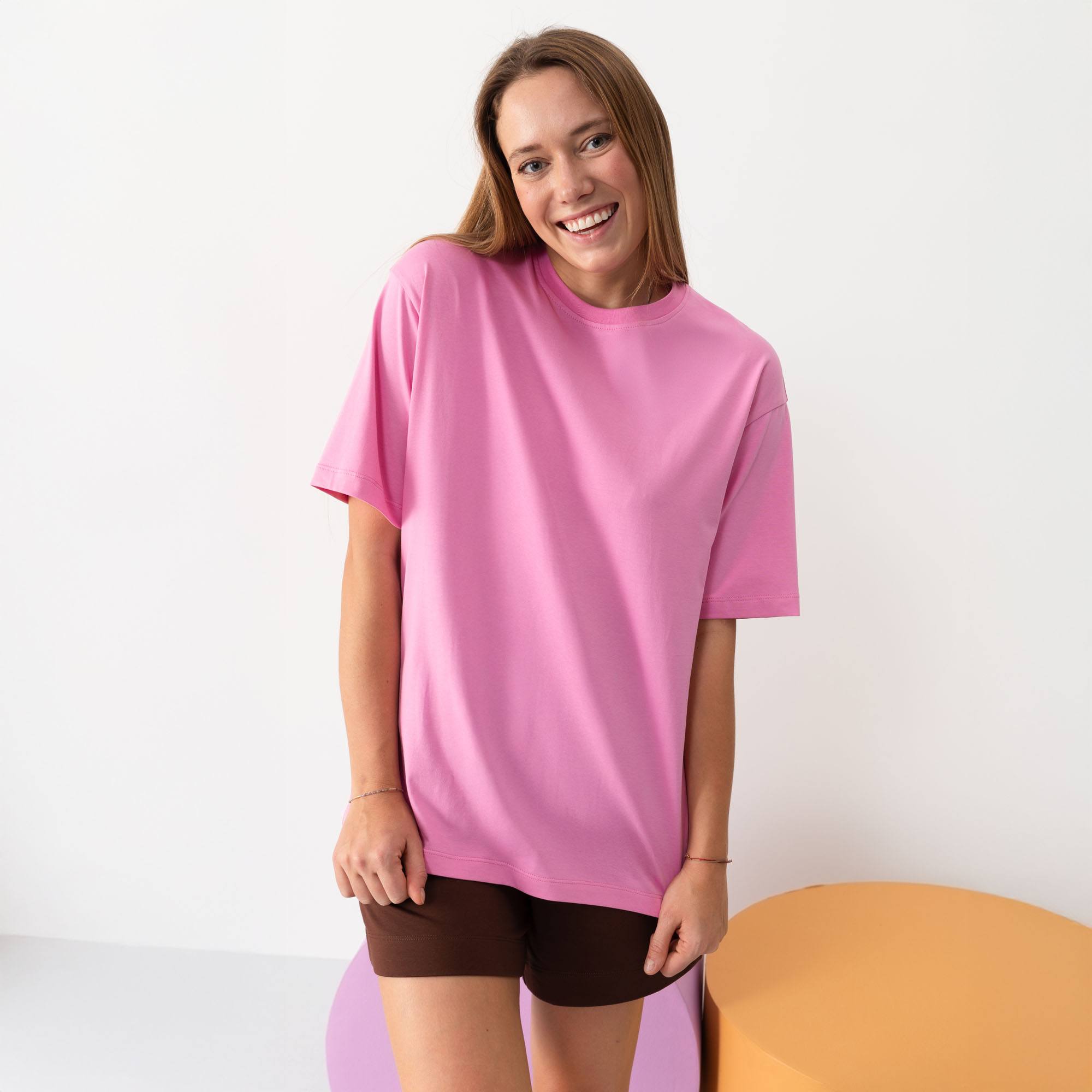 Pasteloworóżowy T-shirt oversize damski