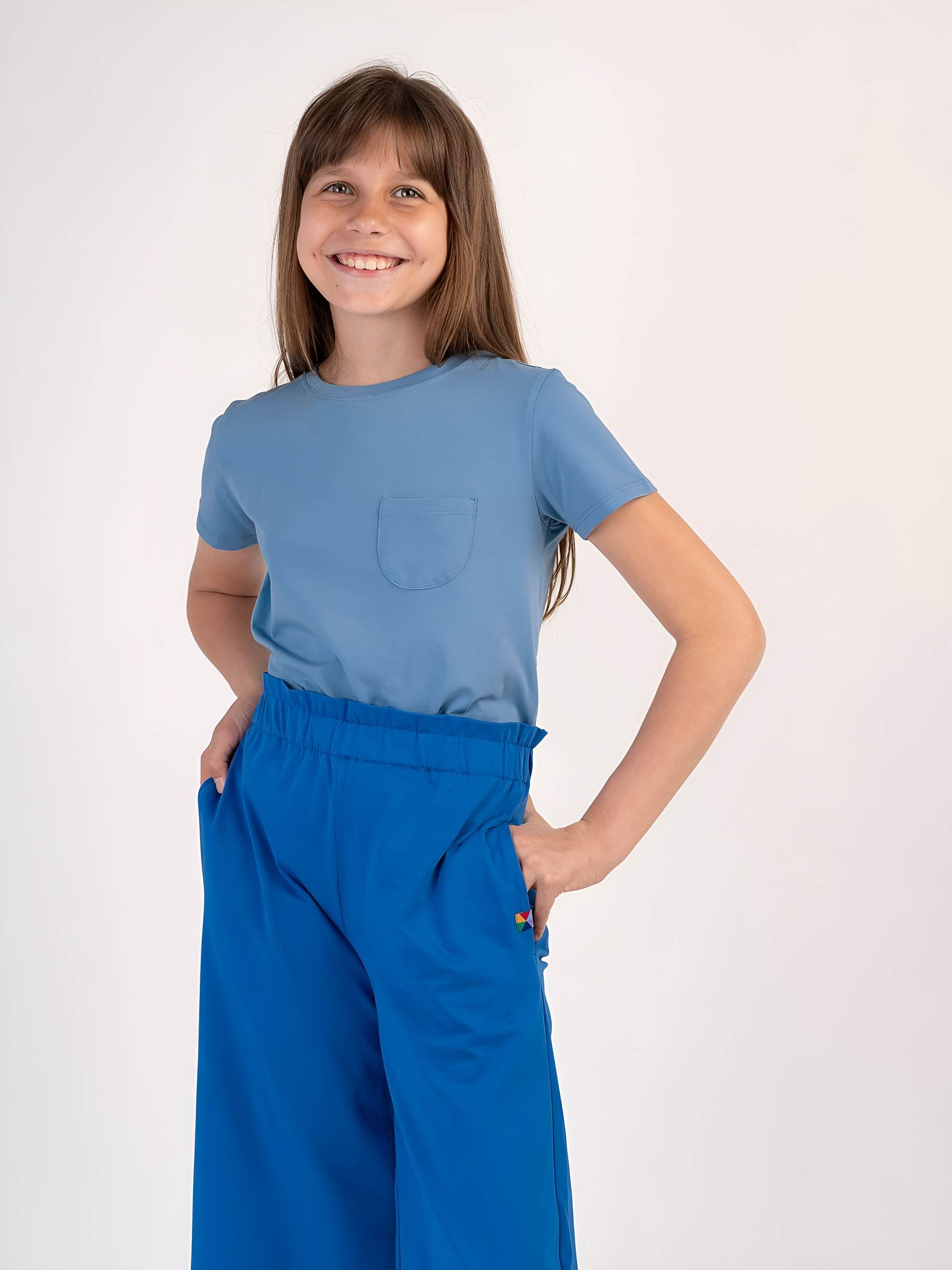 Błękitny T-shirt z kieszonką Junior