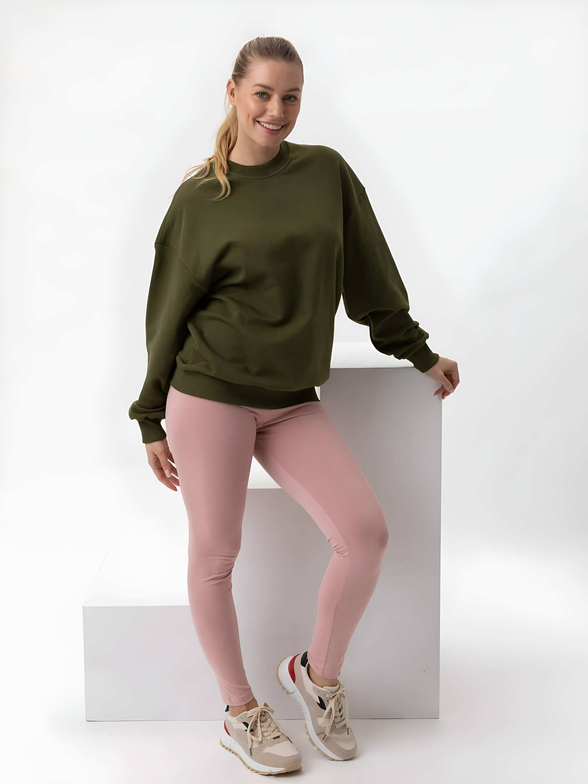 Pudroworóżowe legginsy z gumką w pasie