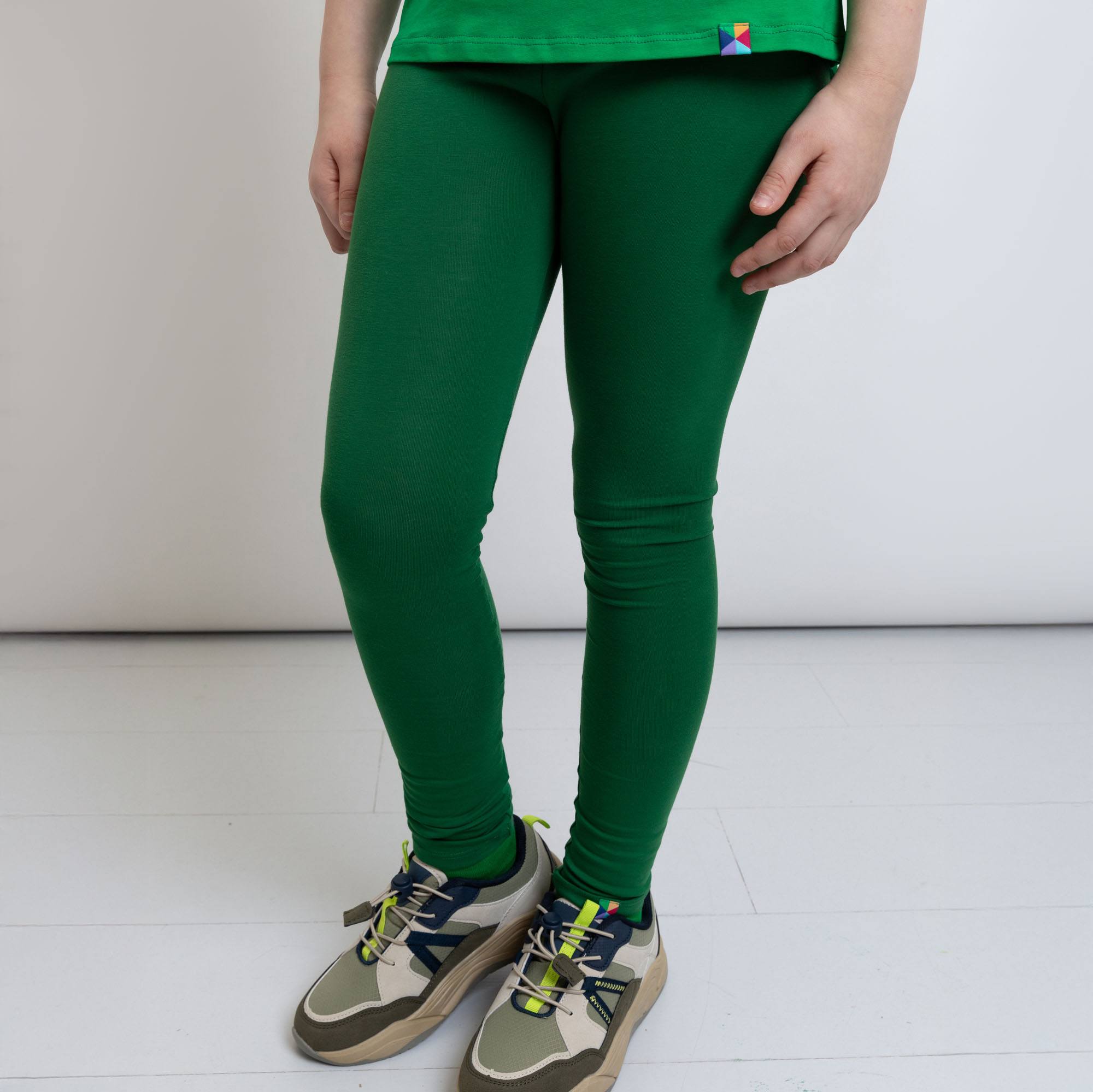 Ciemnozielone legginsy