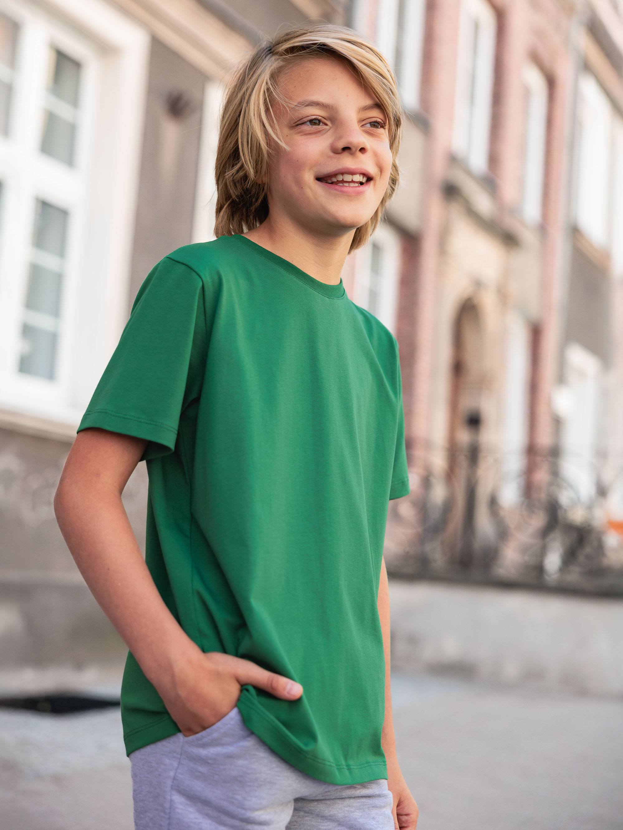 Ciemnozielony T-shirt ze ściągaczem