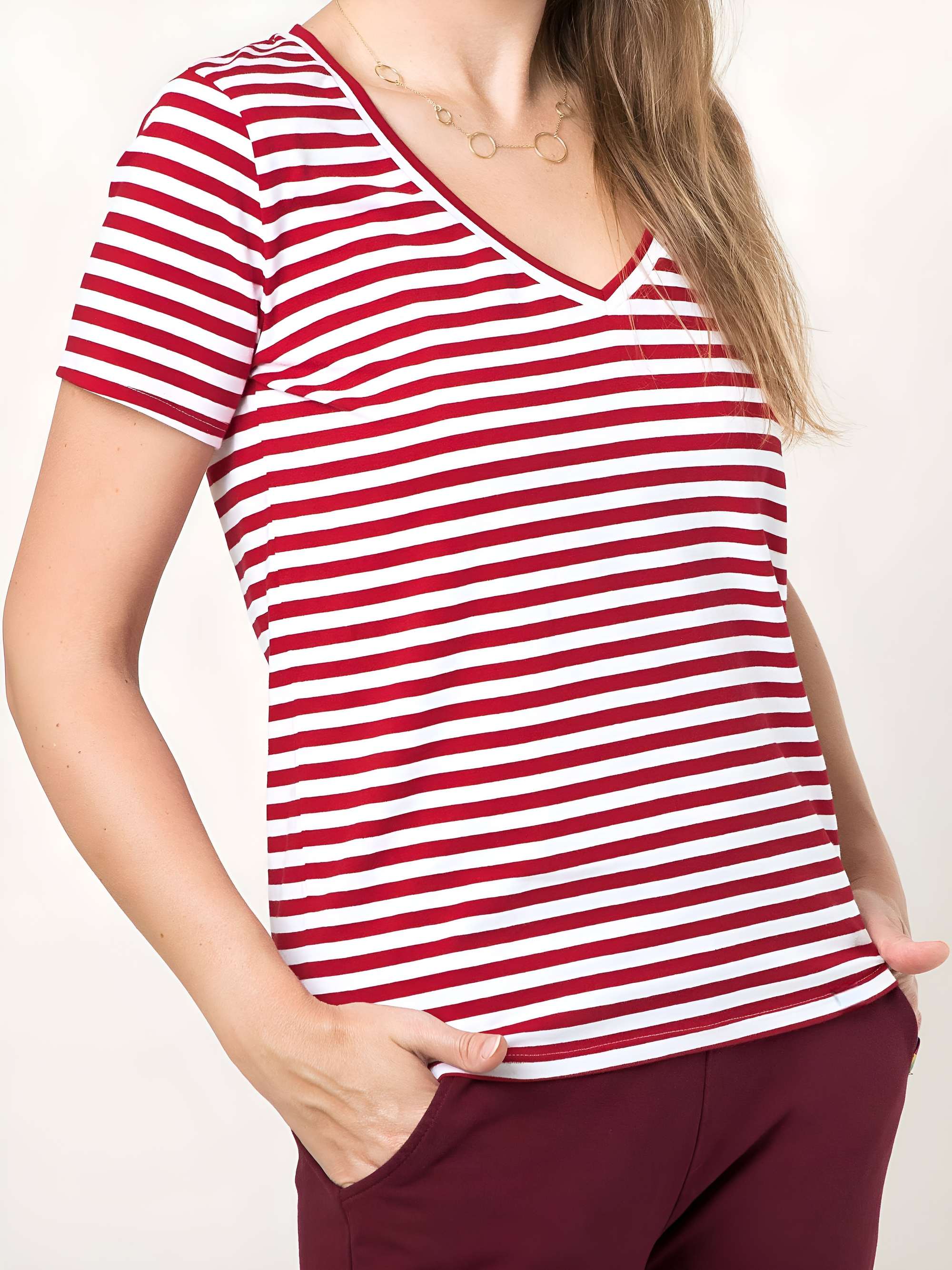 Czerwony T-shirt damski w paski