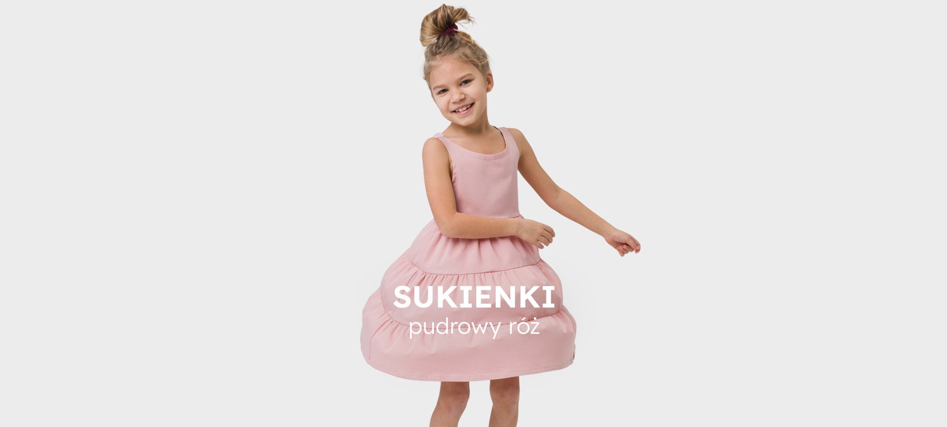 pudrowy róż sukienki